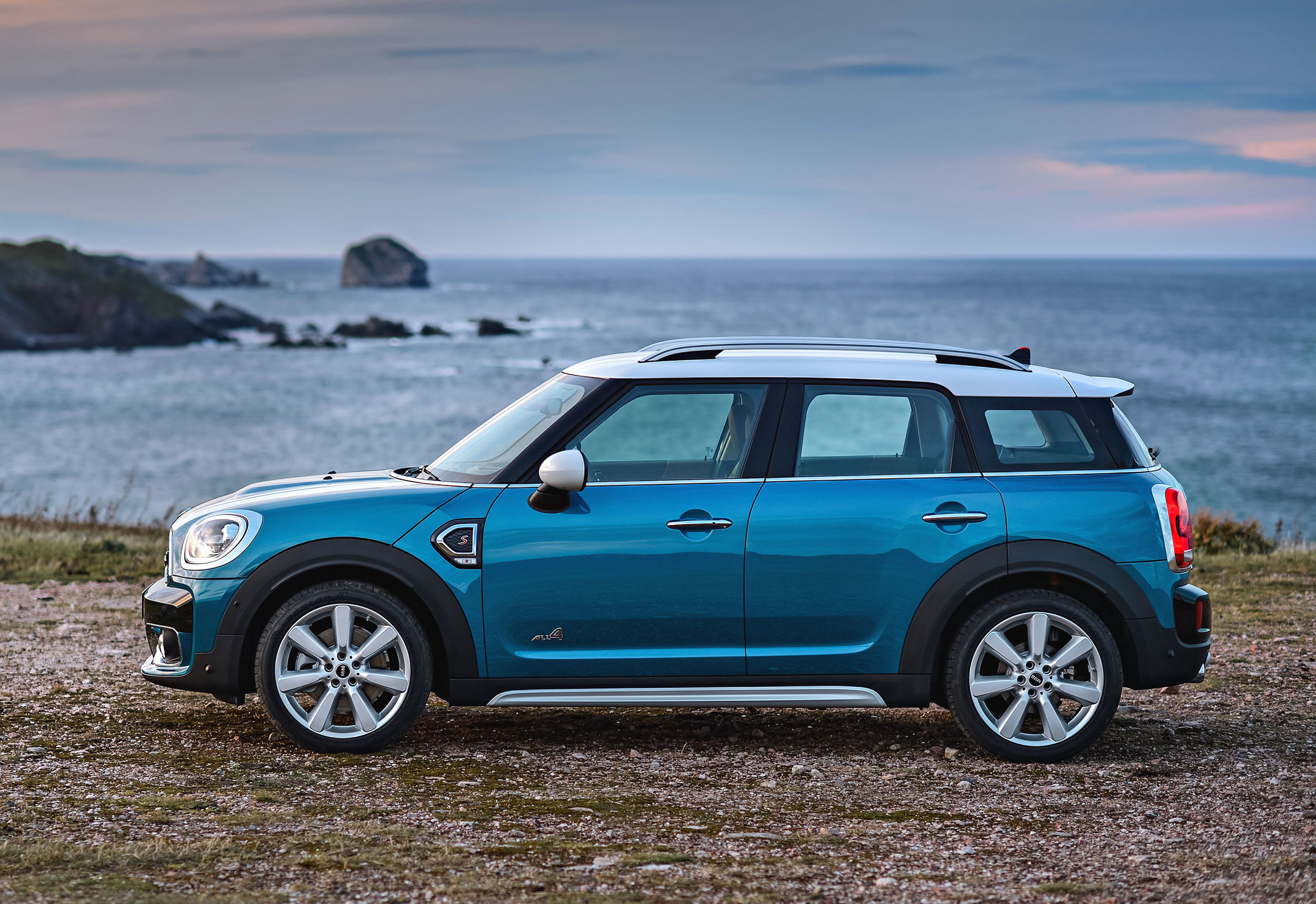 P90240569_highRes_mini-cooper-s-countr.jpg