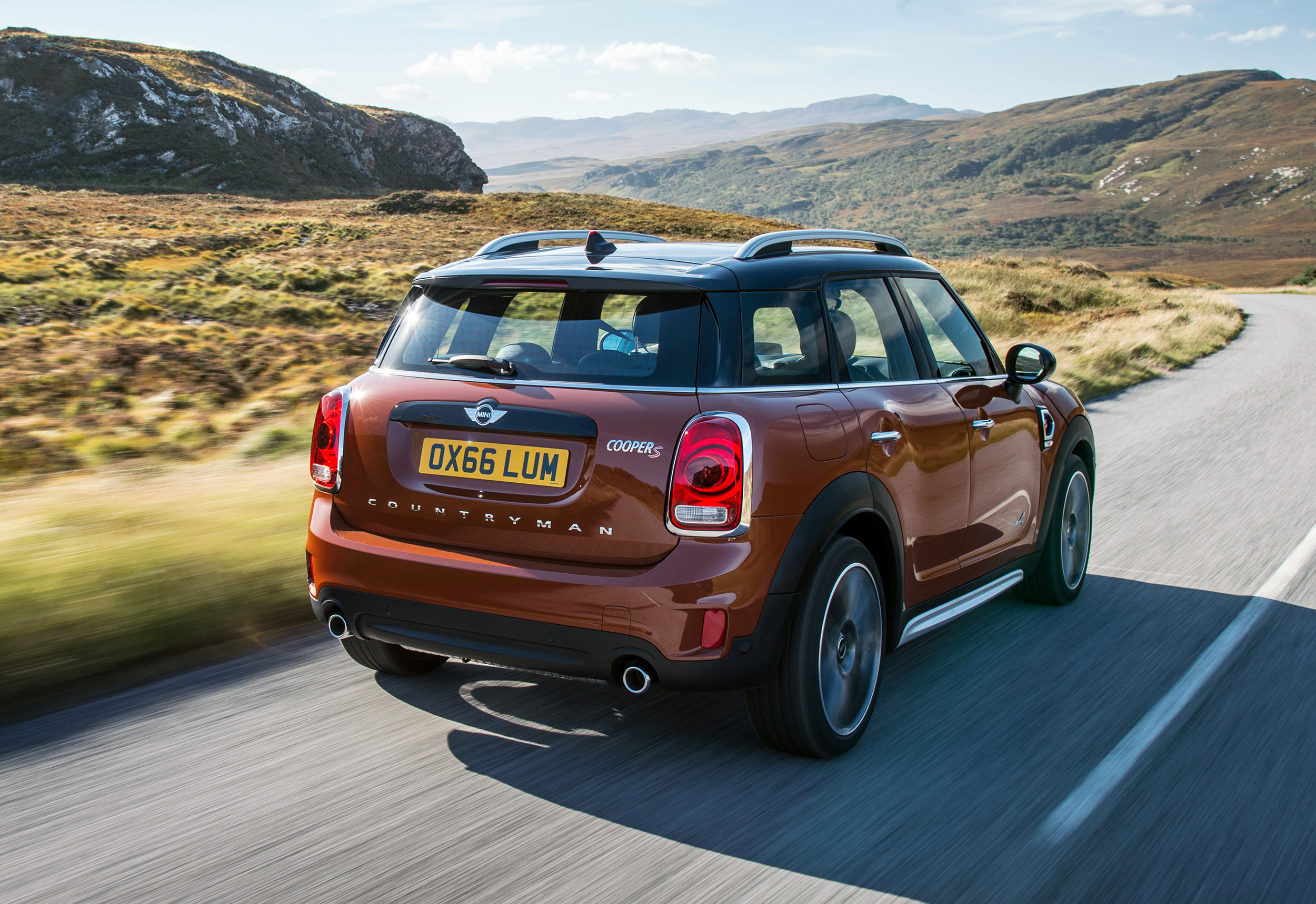 P90240521_highRes_mini-cooper-s-countr.jpg