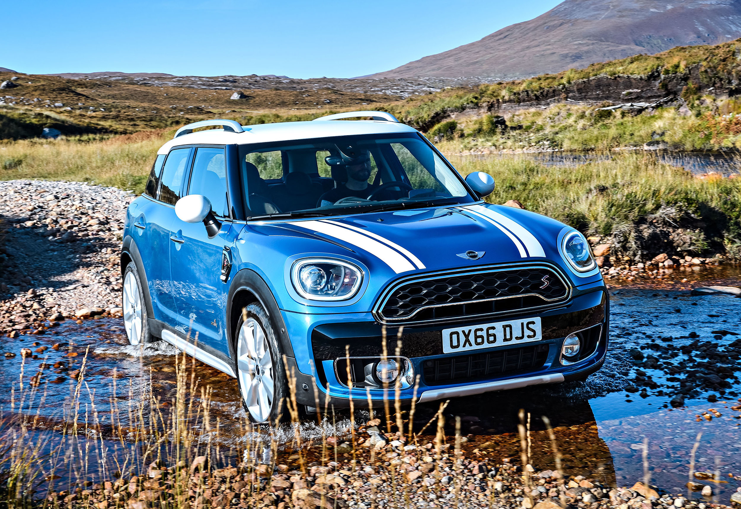 P90240594_highRes_mini-cooper-s-countr.jpg