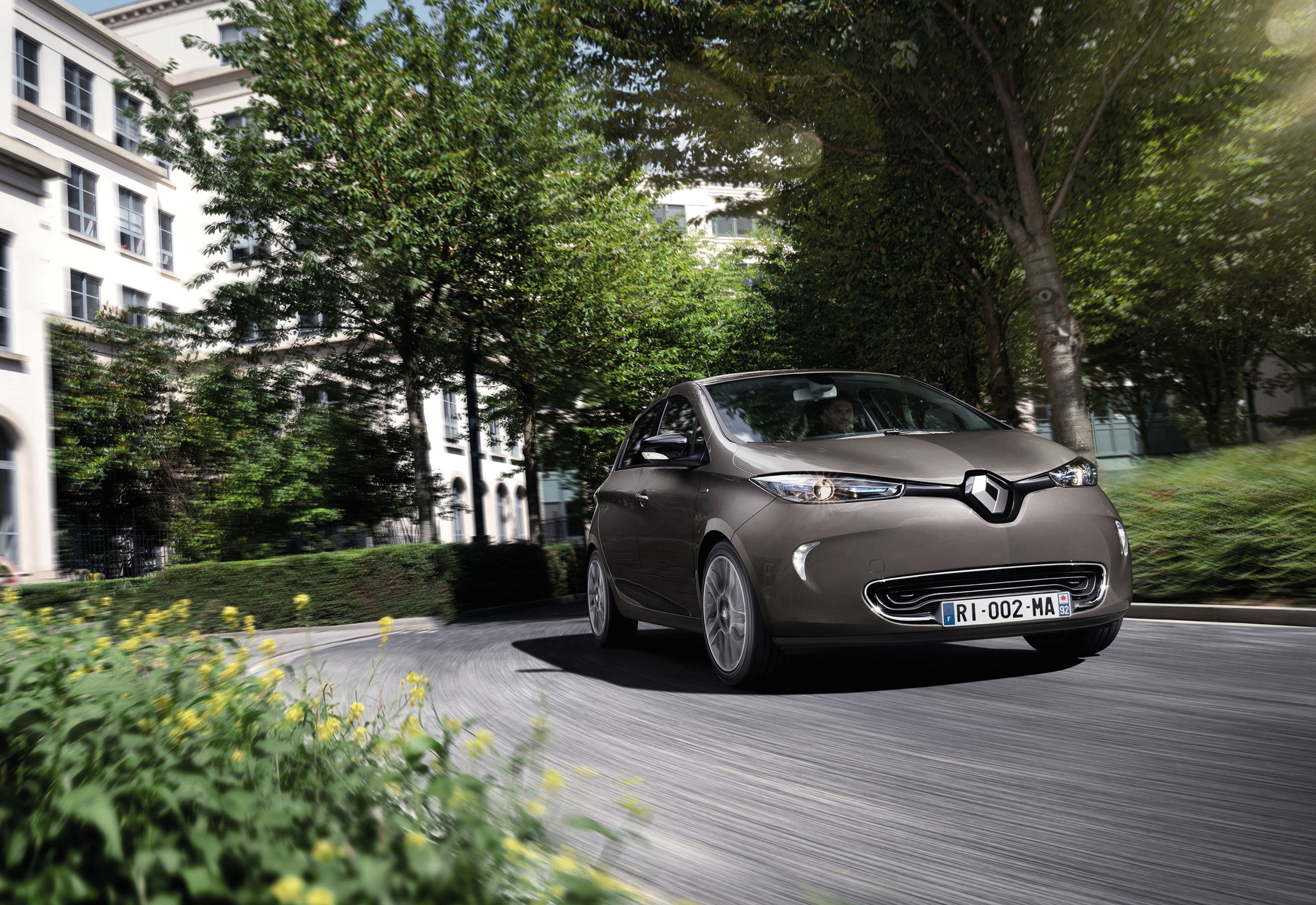 Renault announces pricing and specification for ZOE Z.E.4 EMBARGO 011116 07h00 UK time (5).JPG