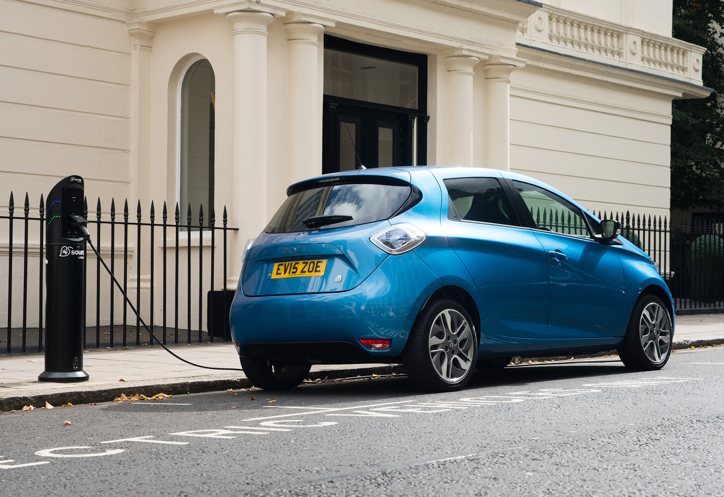 Renault announces pricing and specification for ZOE Z.E.4 EMBARGO 011116 07h00 UK time (10).jpg