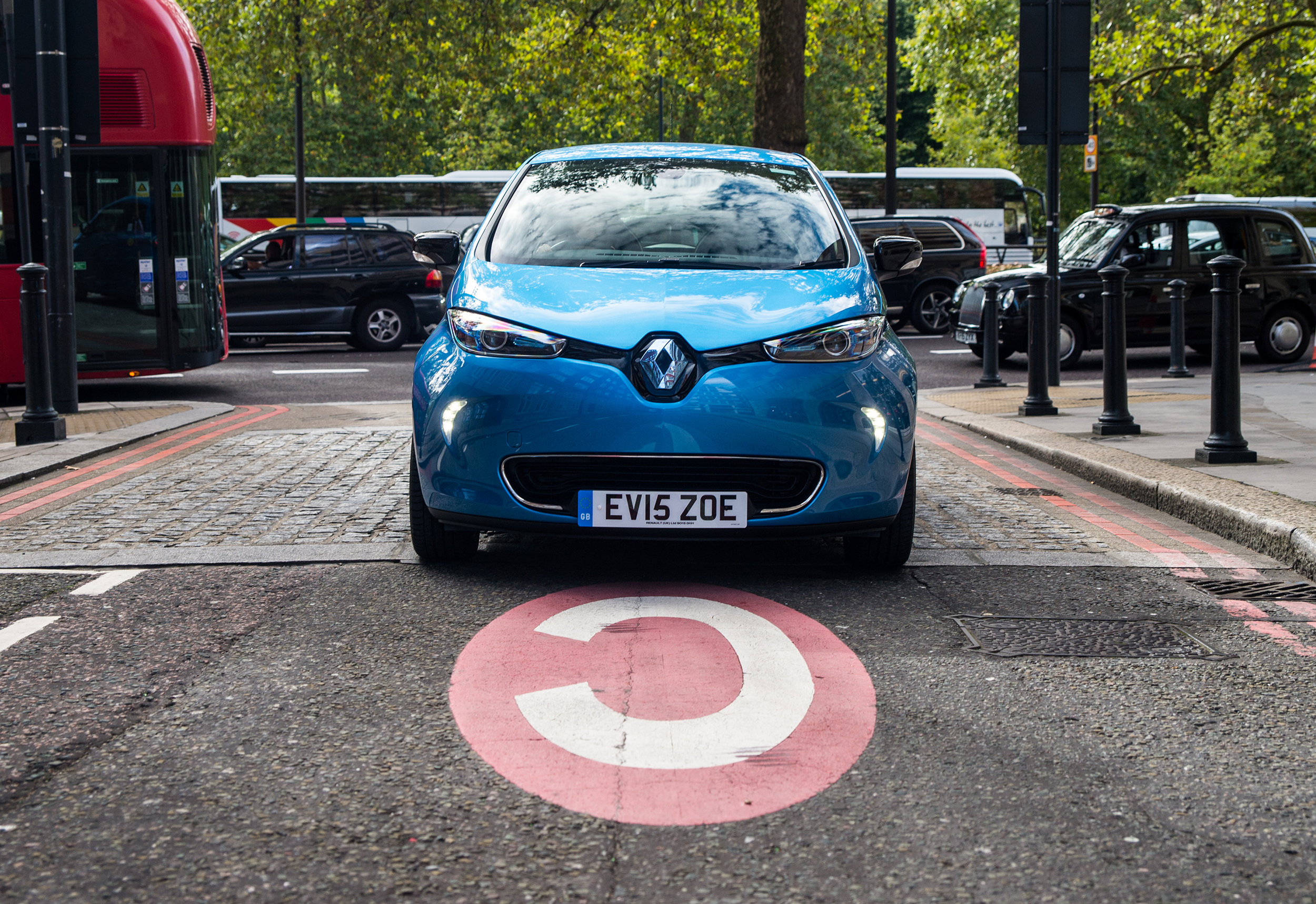 Renault announces pricing and specification for ZOE Z.E.4 EMBARGO 011116 07h00 UK time (1).jpg