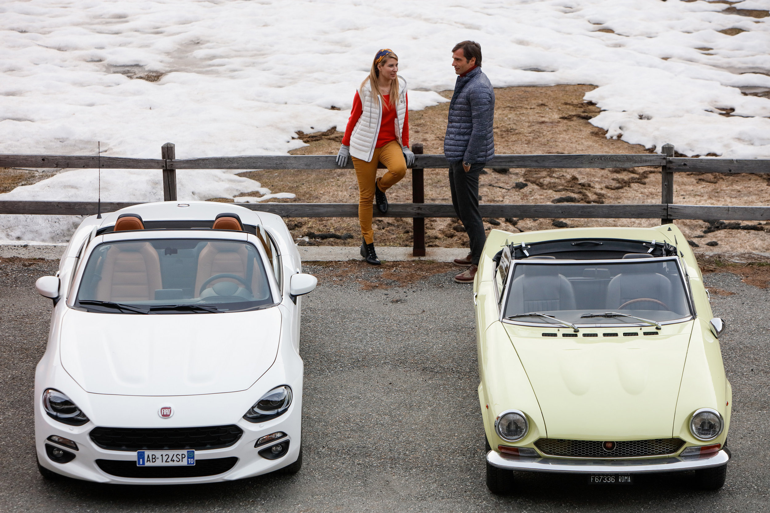 Classic-Fiat-124-Spider-and-New-Fiat-124-Spider_21.jpg