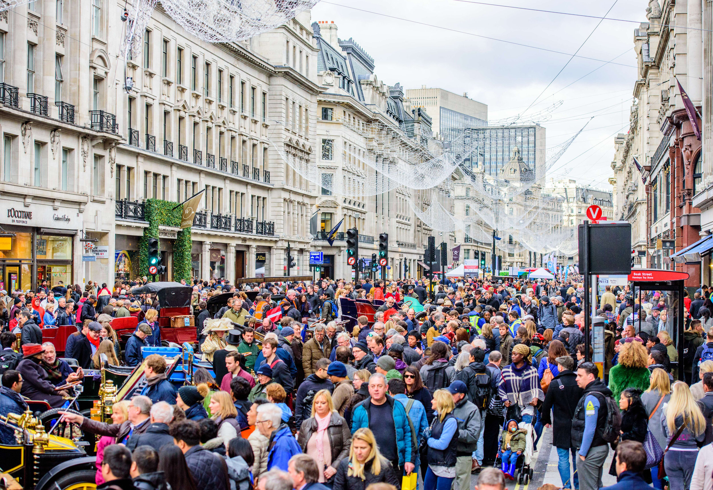 Huge-crowds-turn-out-for-Regent-Street-Motor-Show.jpg