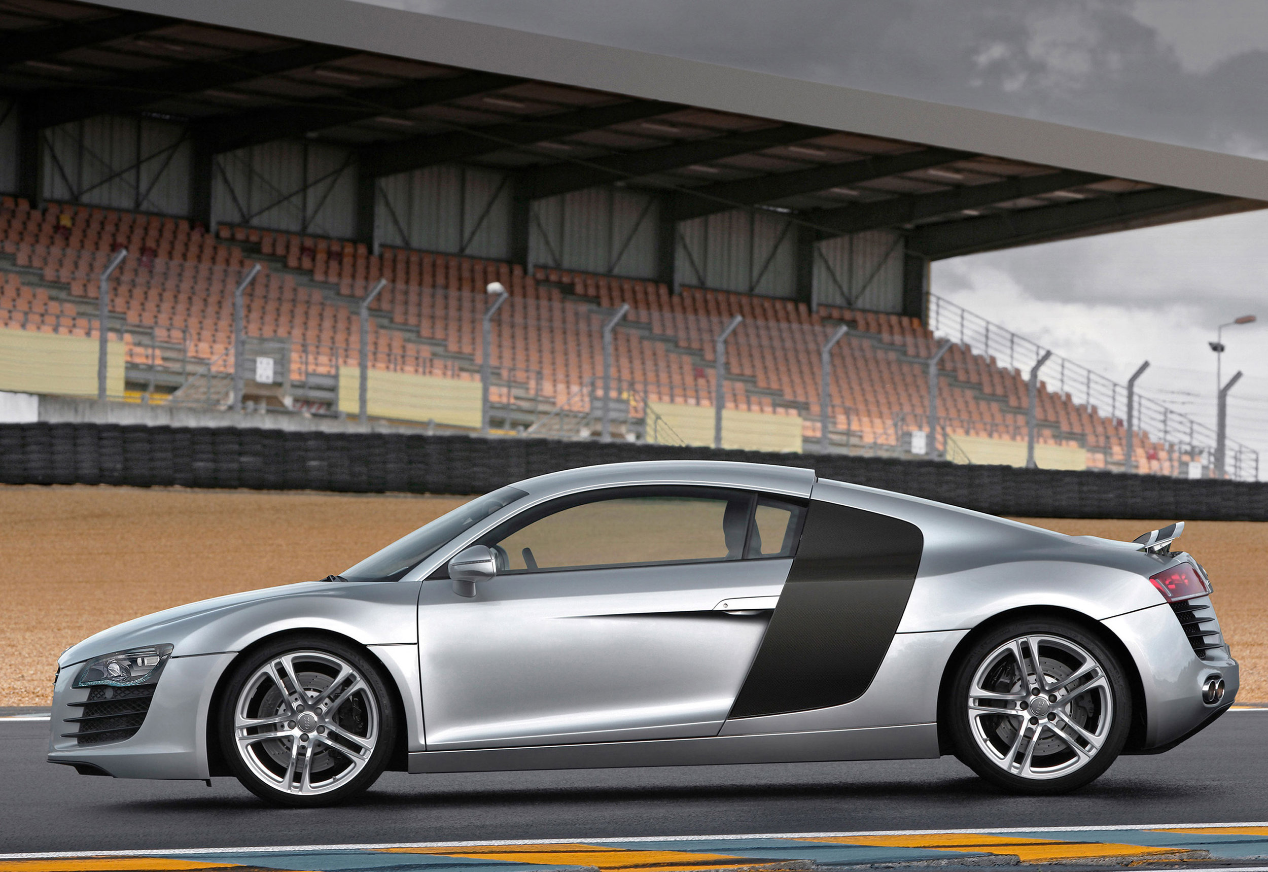 Audi R8 MkI 03.jpg