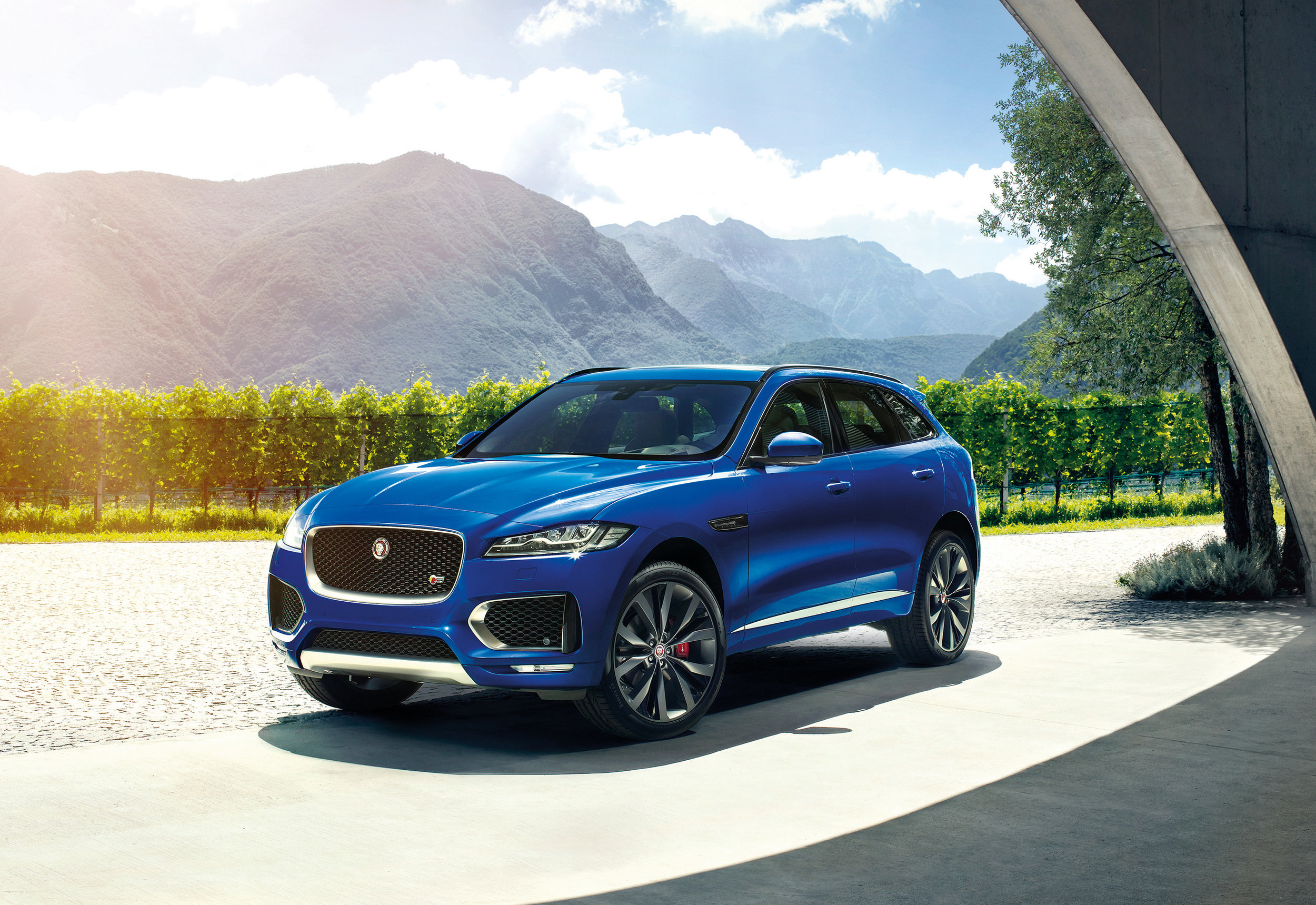 F-PACE-1.jpg