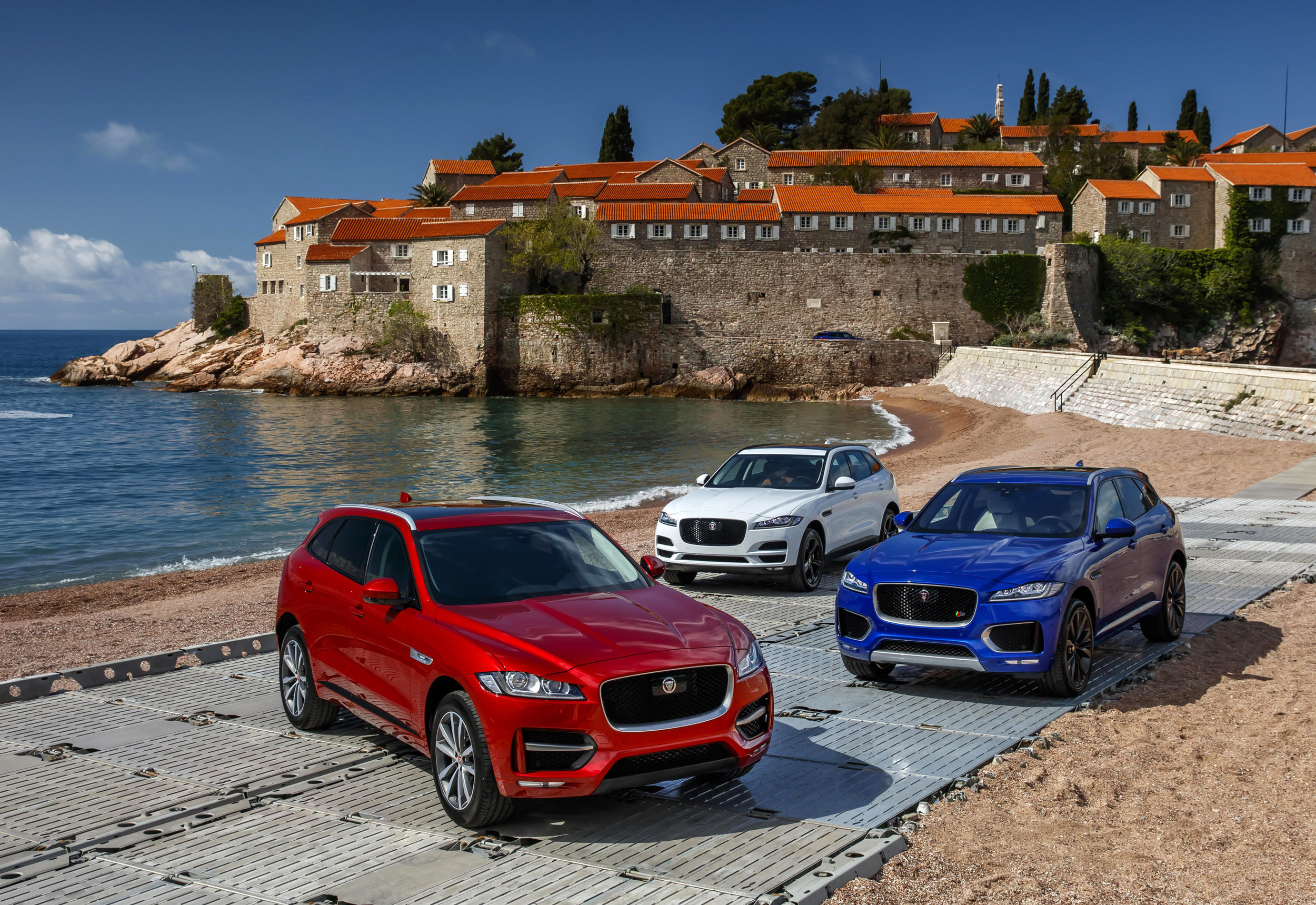 JagFPACEDrivesMontenegro28041603.jpg