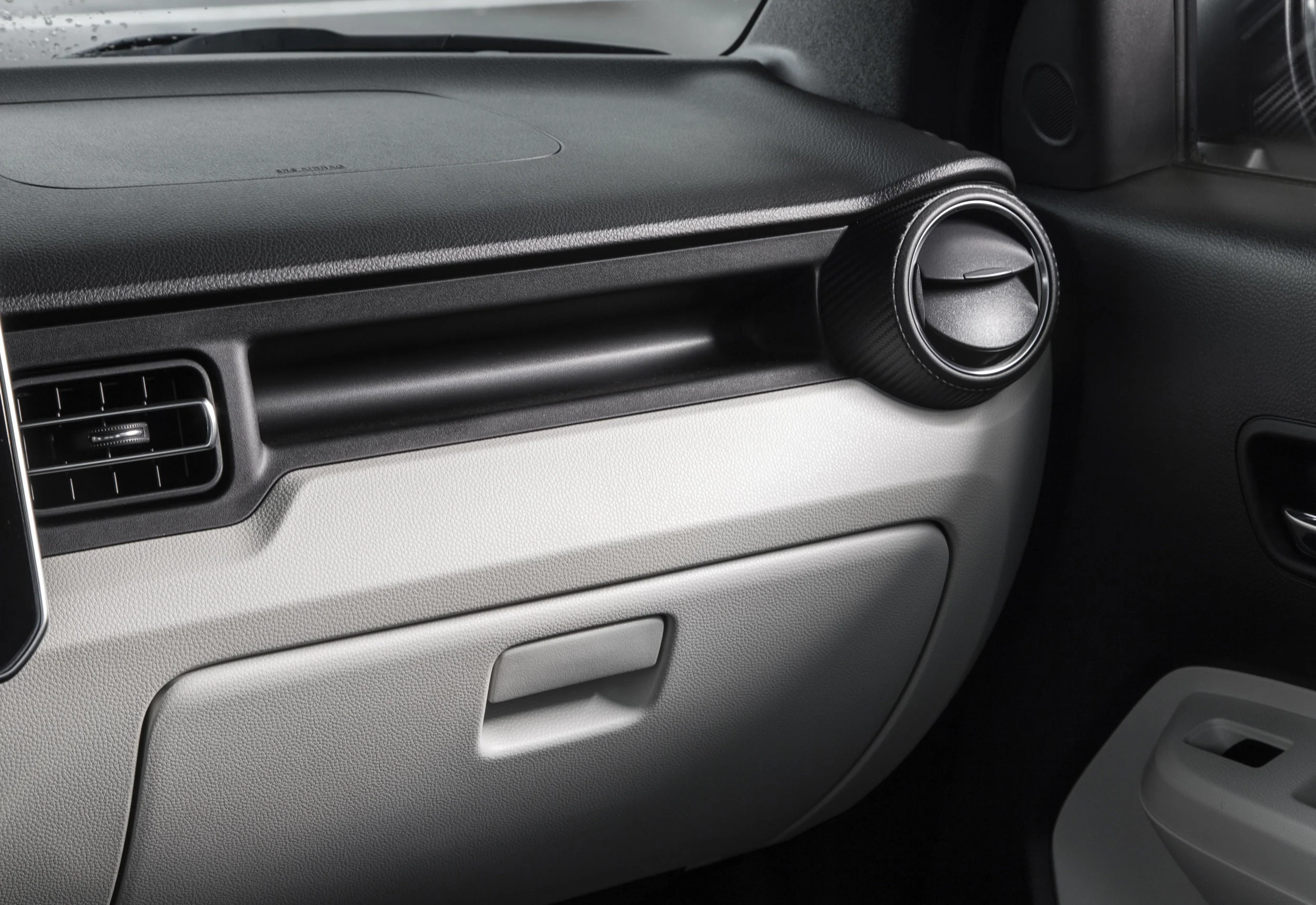 Interior---Dash_Glove-Box.jpg