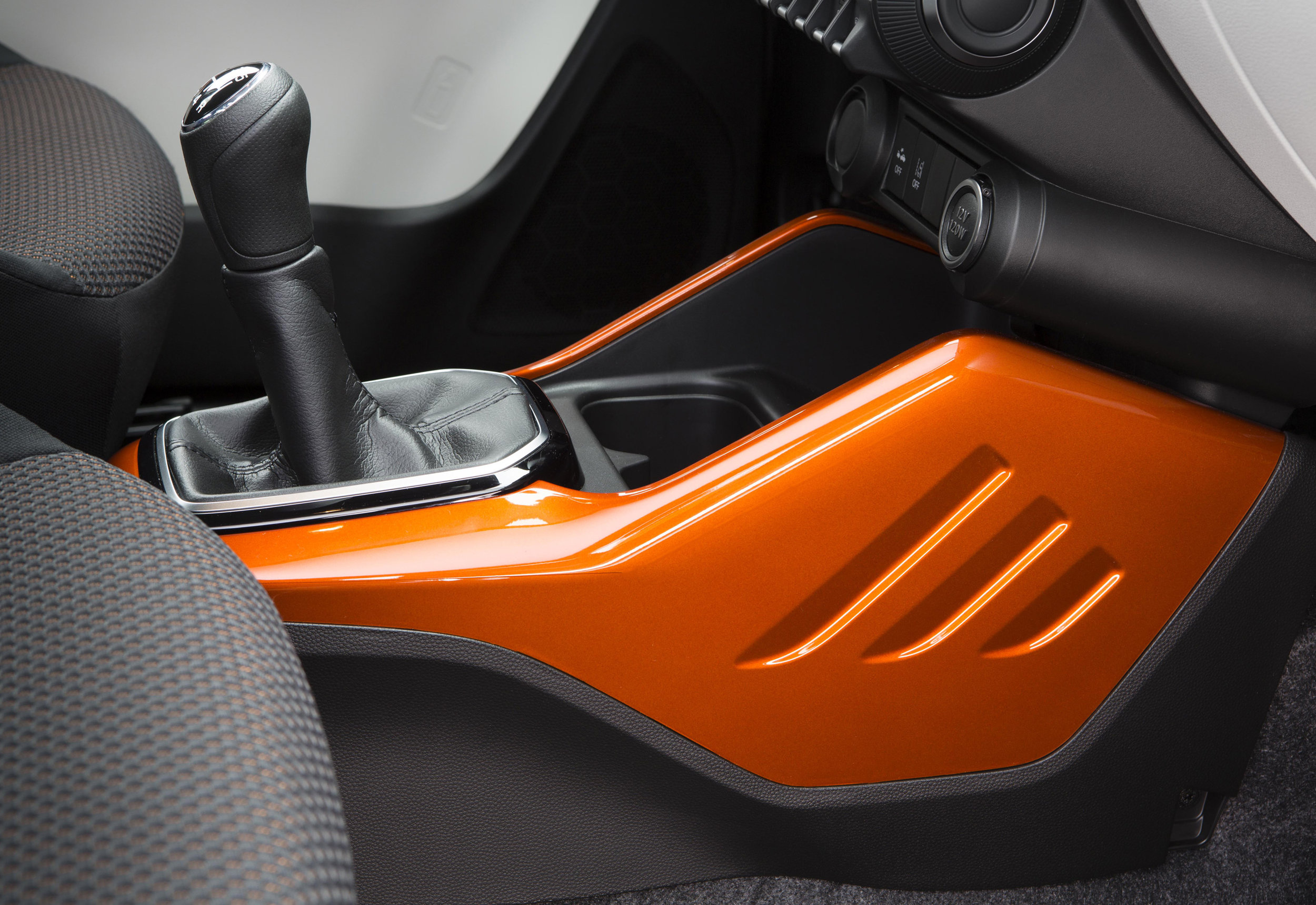 Interior---Gear-Stick.jpg