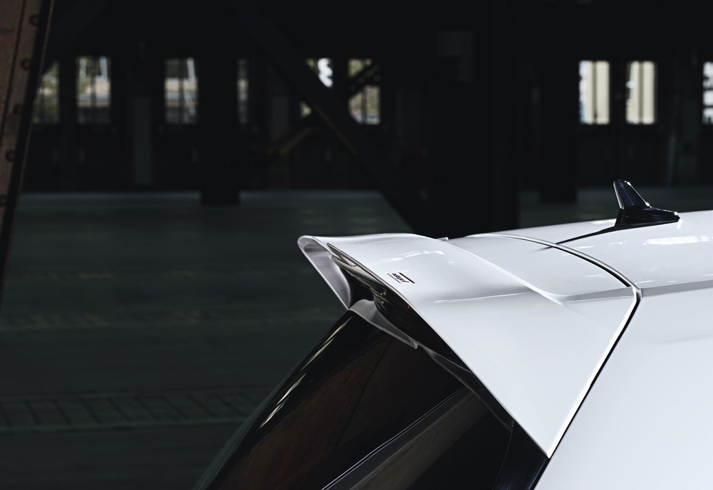 Volkswagen-Performance-Golfs-and-Oettinger-GTI.jpg