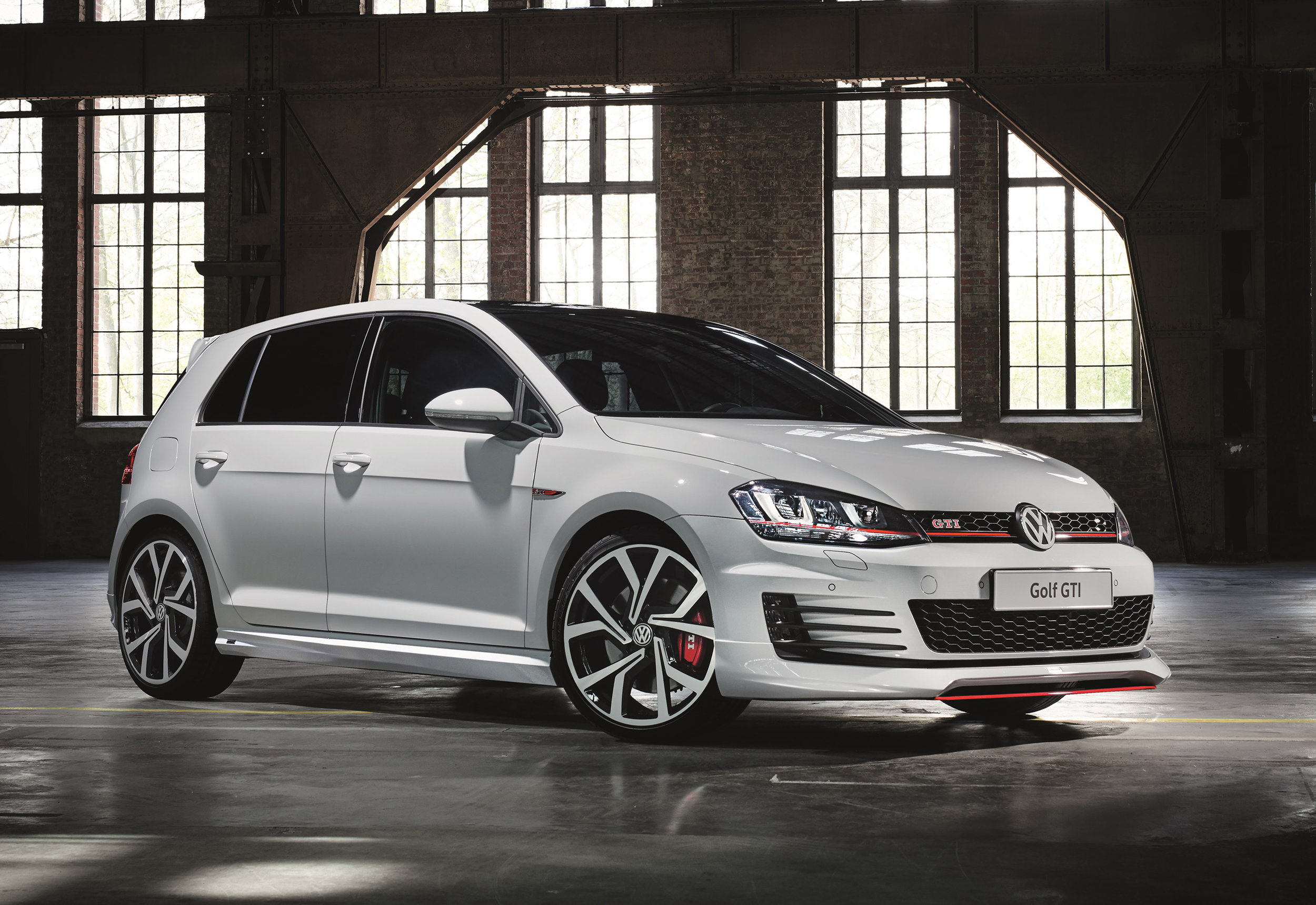 Volkswagen-Performance-Golfs-and-Oettinger-GTI-front.jpg