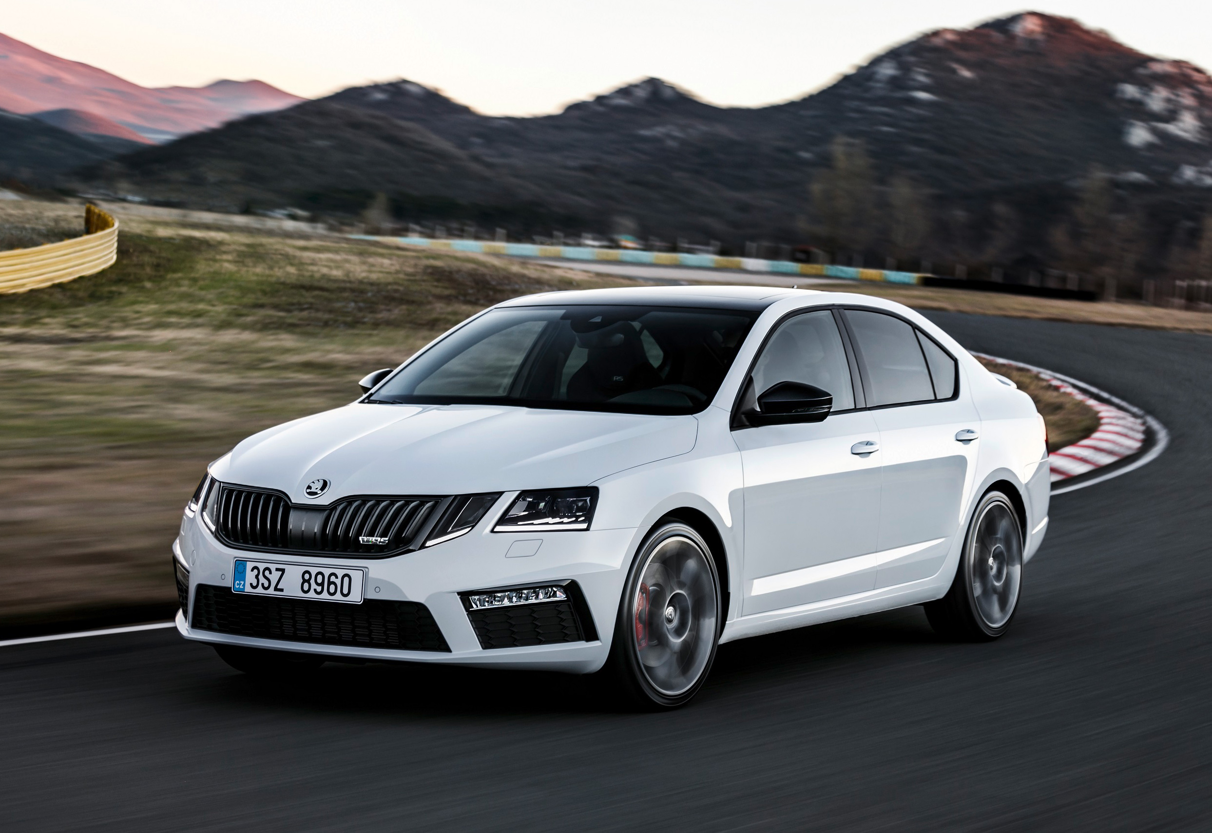 Octavia-vRS-hatch-front.jpg