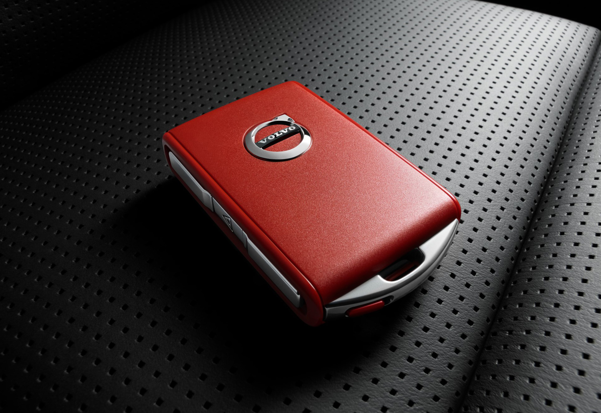 201883_Volvo_Cars_new_Red_Key_means_your_car_is_always_in_safe_hands.jpg