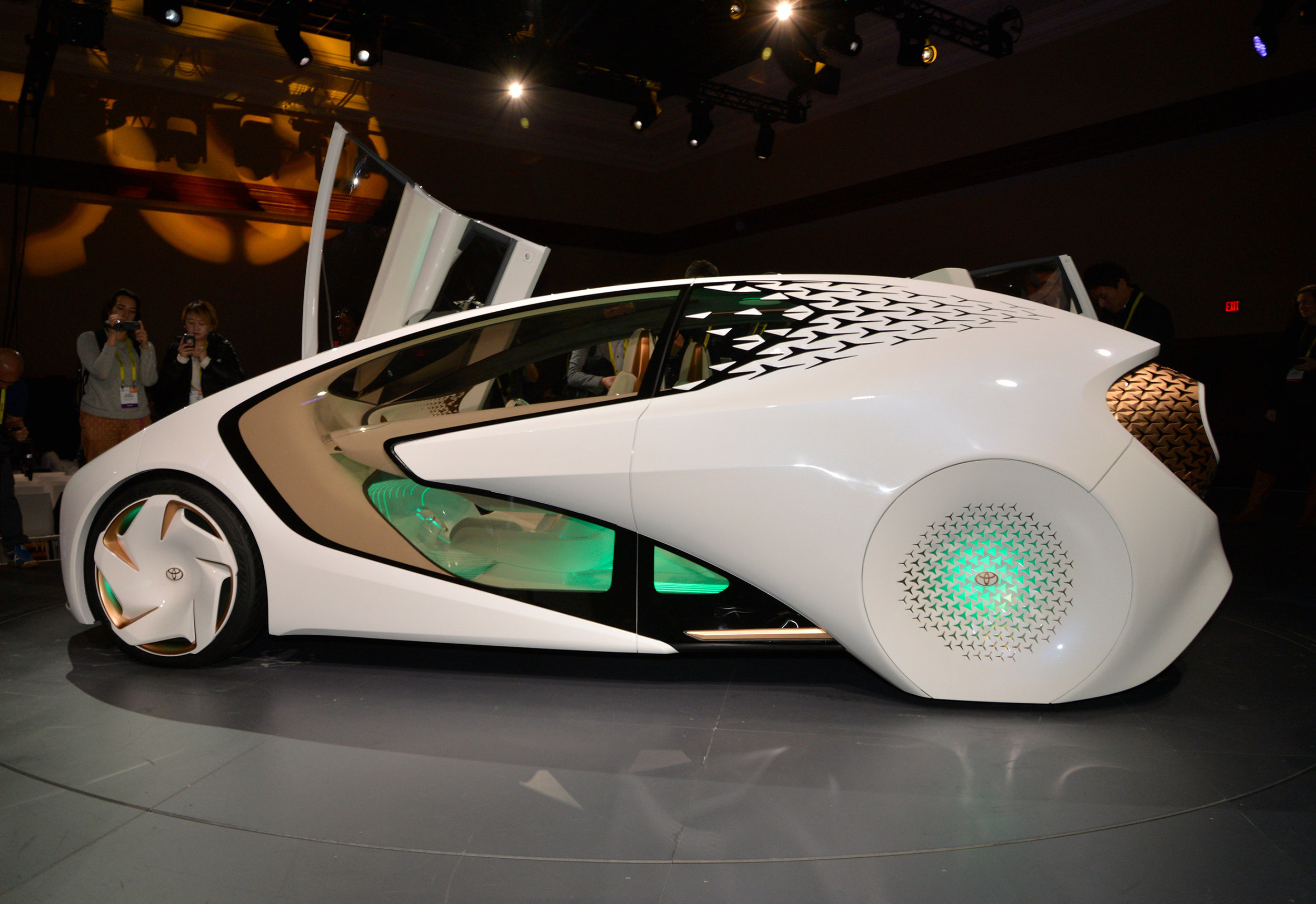 Toyota unveils new Concept-i at CES — New Car Net