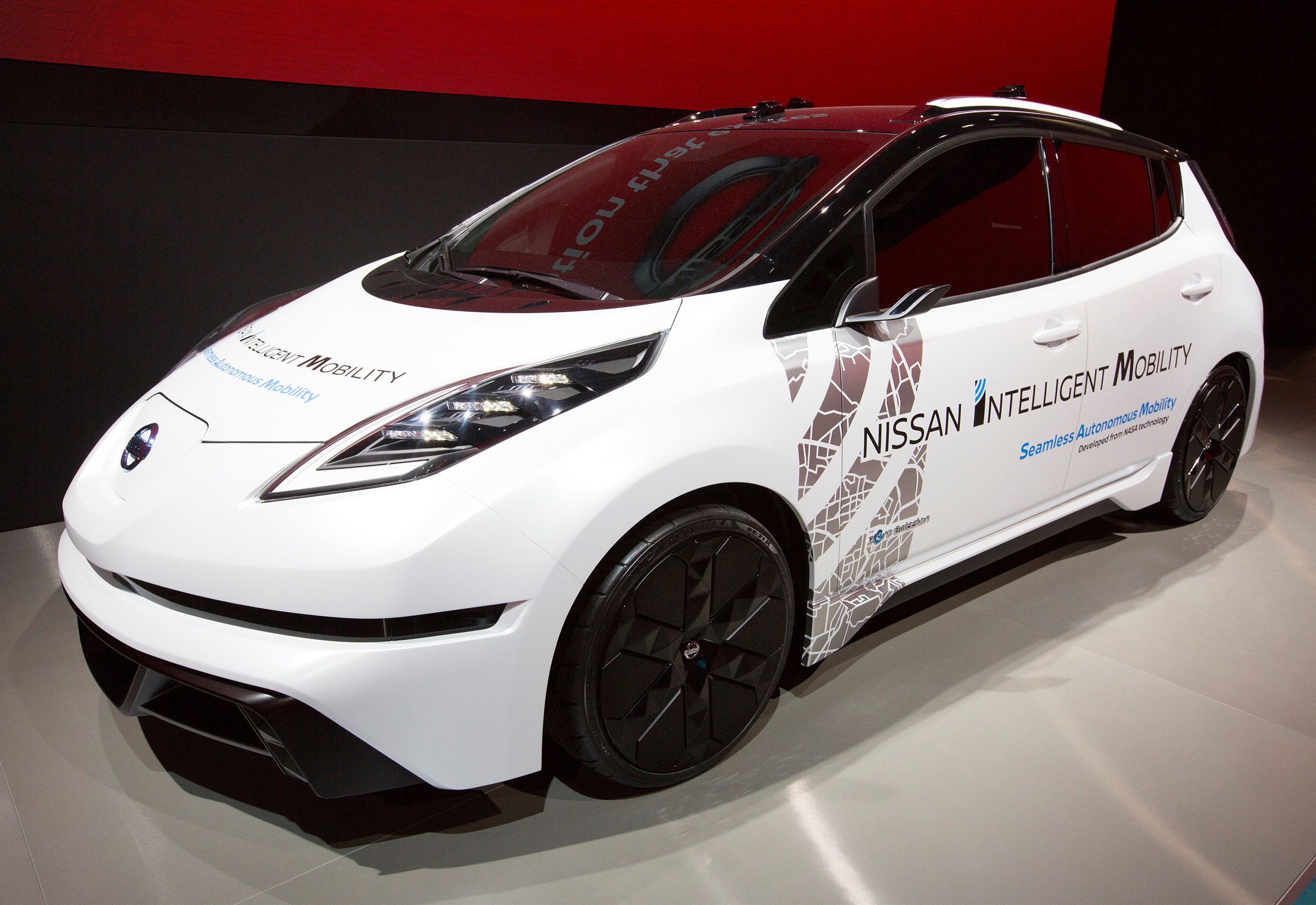 426168296_Nissan_CEO_Carlos_Ghosn_announces_at_CES_breakthrough_technologies_and.jpg