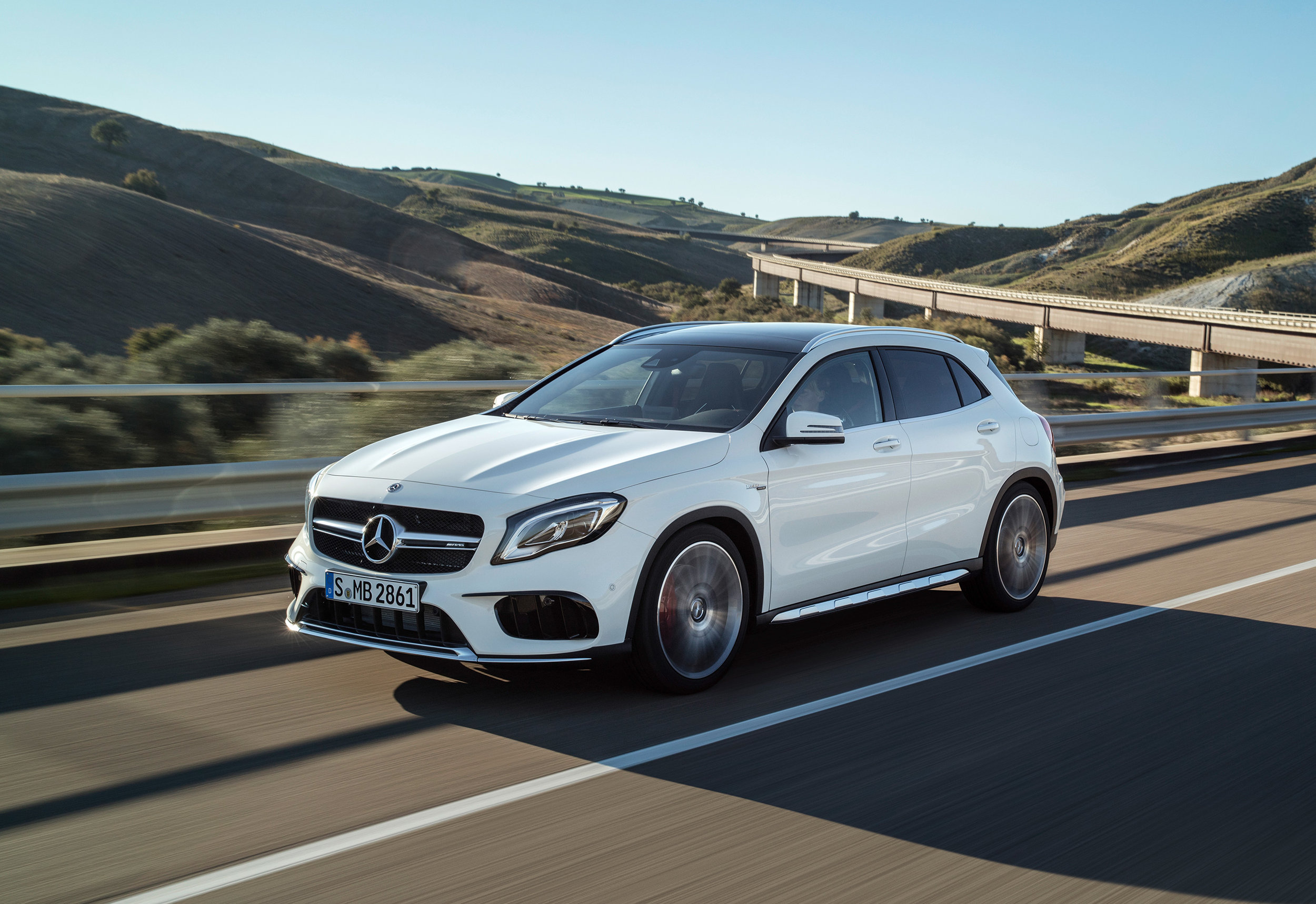 Mercedes-AMG-GLA-45-ext.jpg