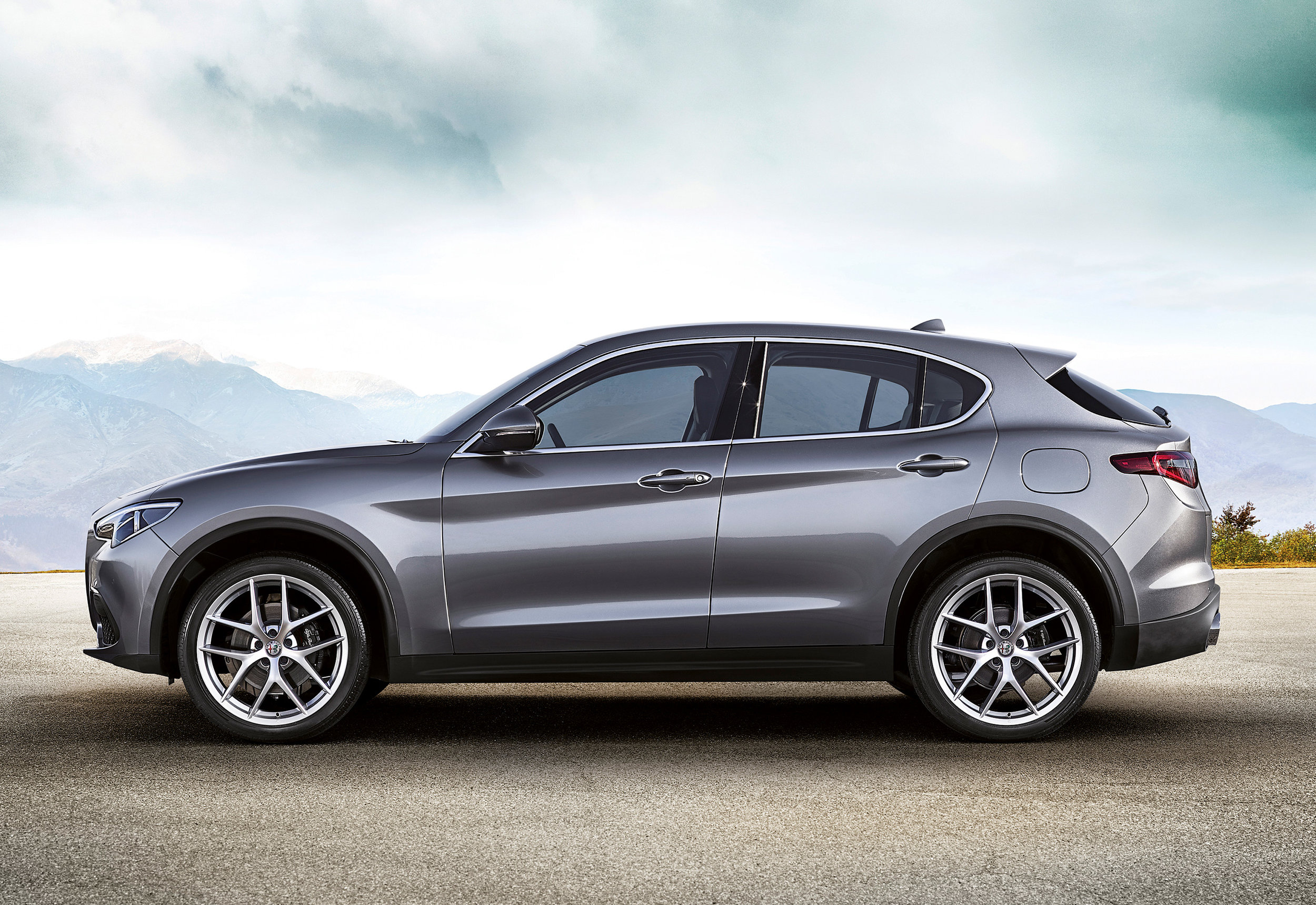 170117_Alfa-Romeo_Stelvio_03.jpg