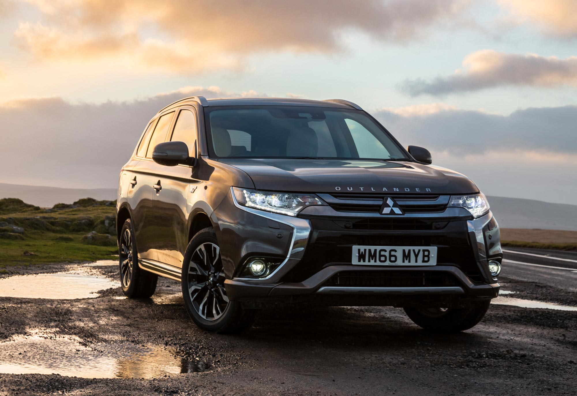 Mitsubishi-Outlander-PHEV-1-2.jpg