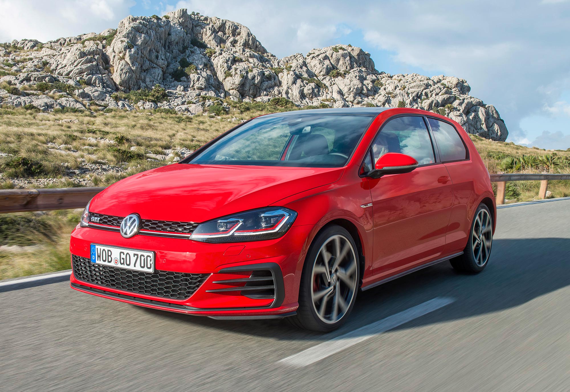 New-Volkswagen-Golf-GTI-2017--(8).jpg