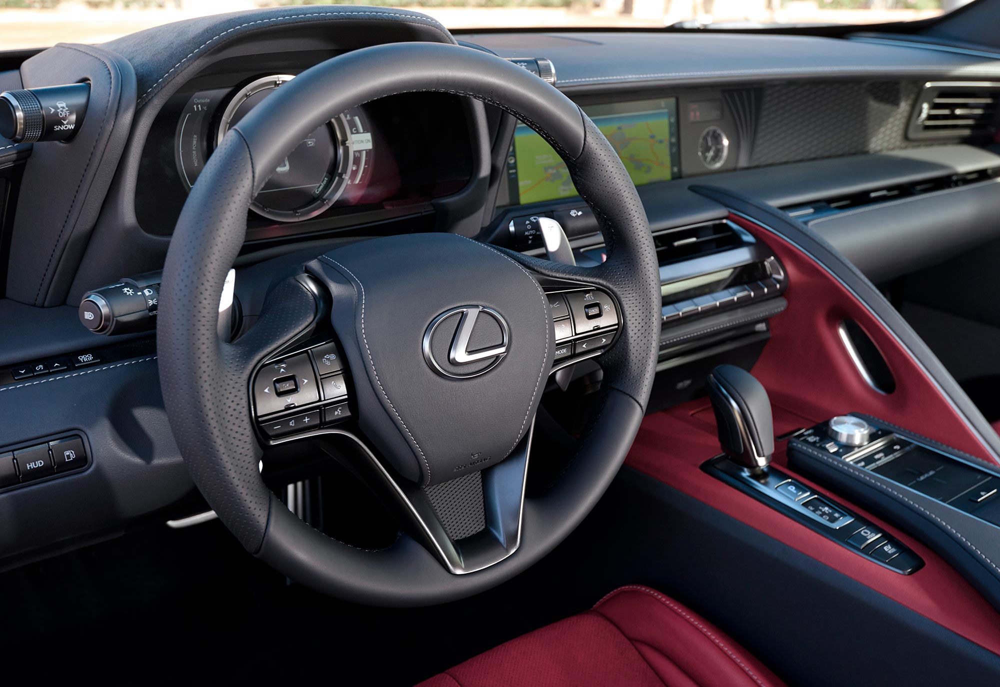 2017_Lexus_LC500h_InteriorDet_4.jpg