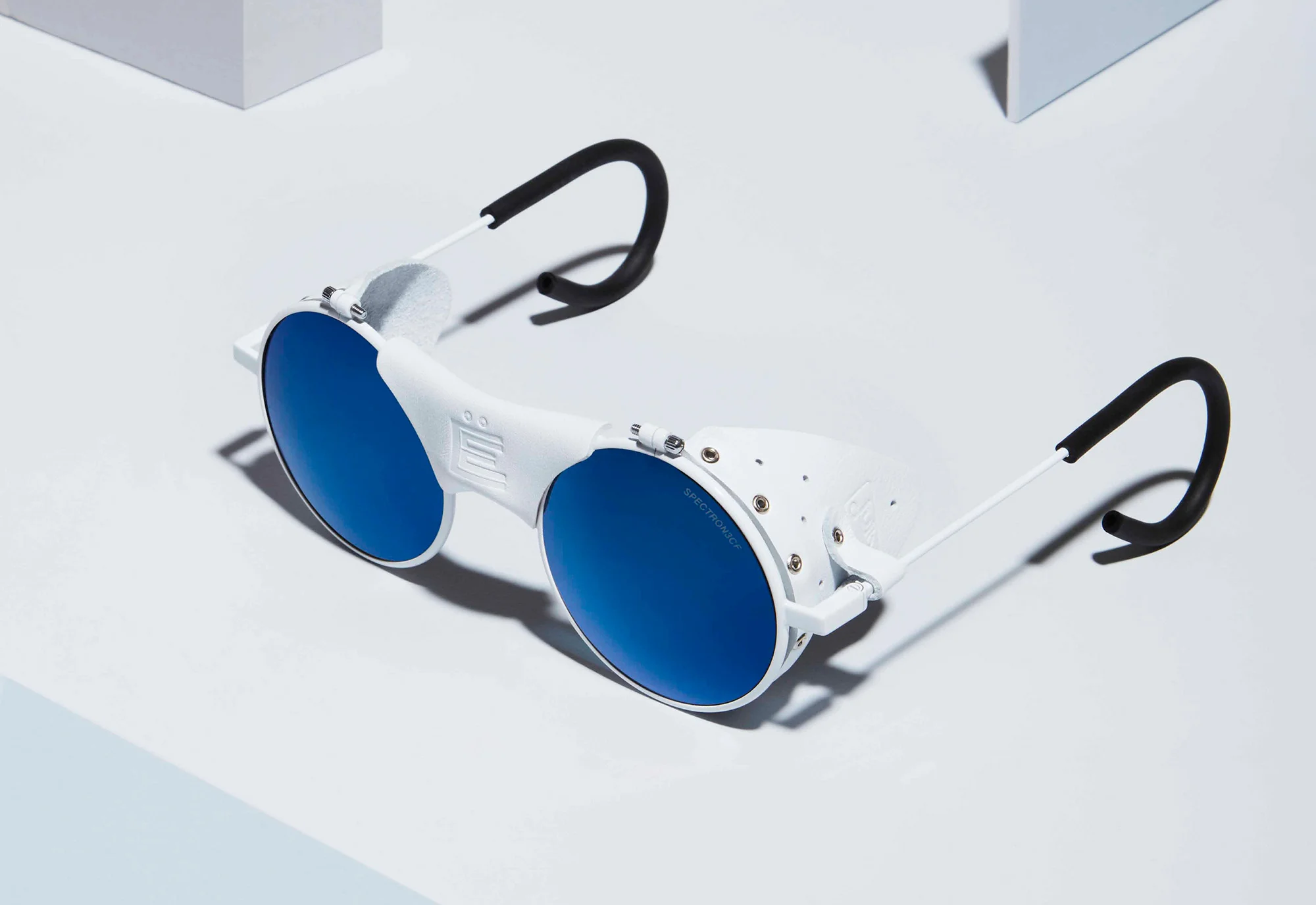 Collection-Citroân-E_rFlorentTanet_Lunettes-Julbo-bleu.jpg