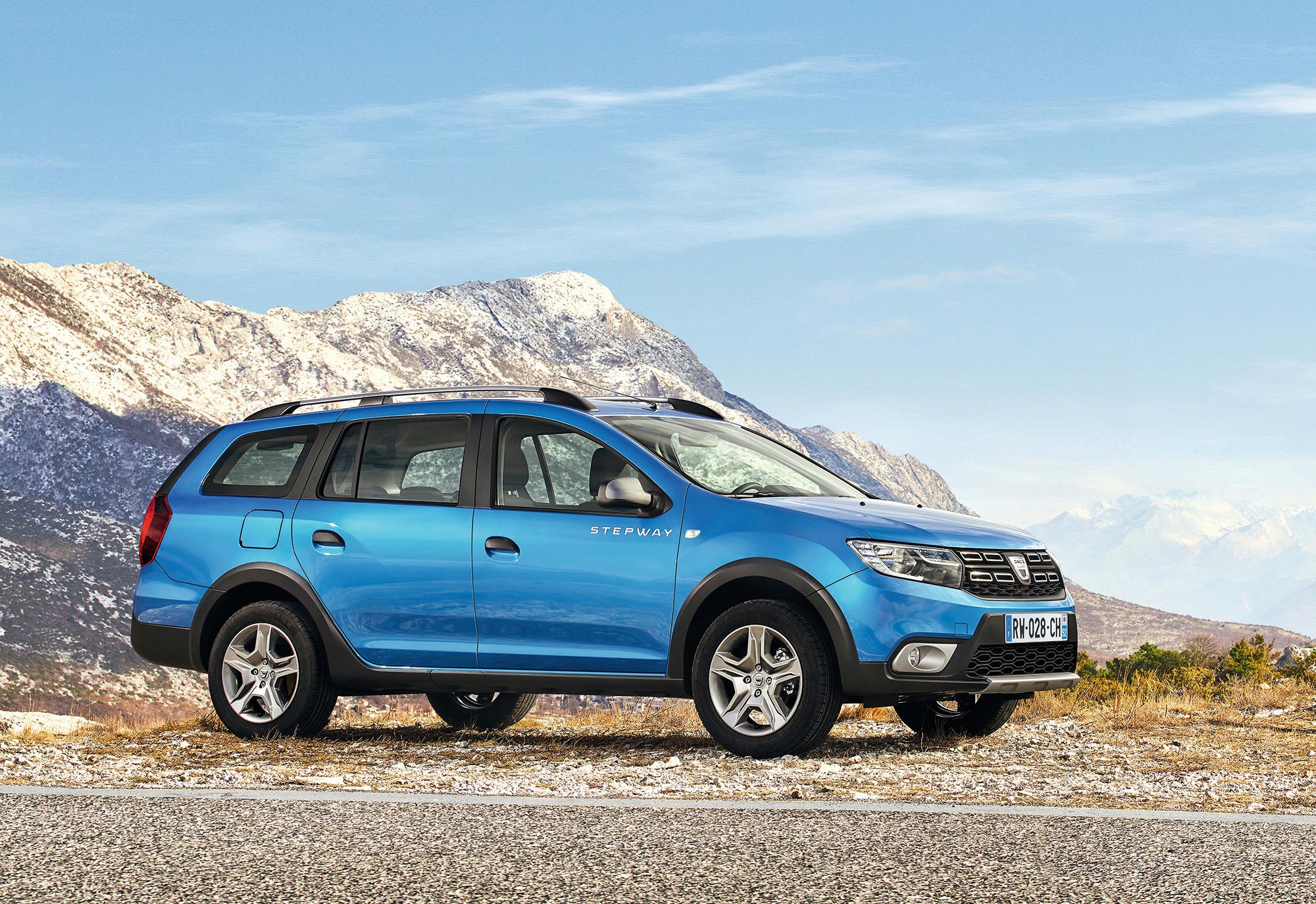 New-Logan-MCV-Stepway---EMBARGO-08h00-220217-(1).jpg