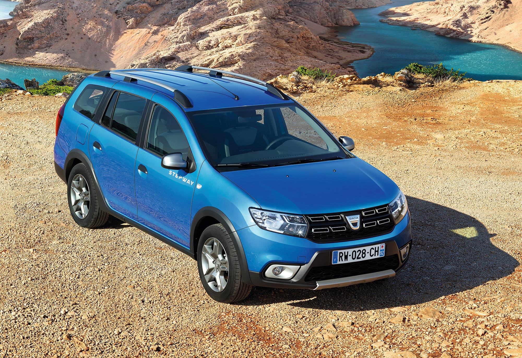 New-Logan-MCV-Stepway---EMBARGO-08h00-220217-(2).jpg