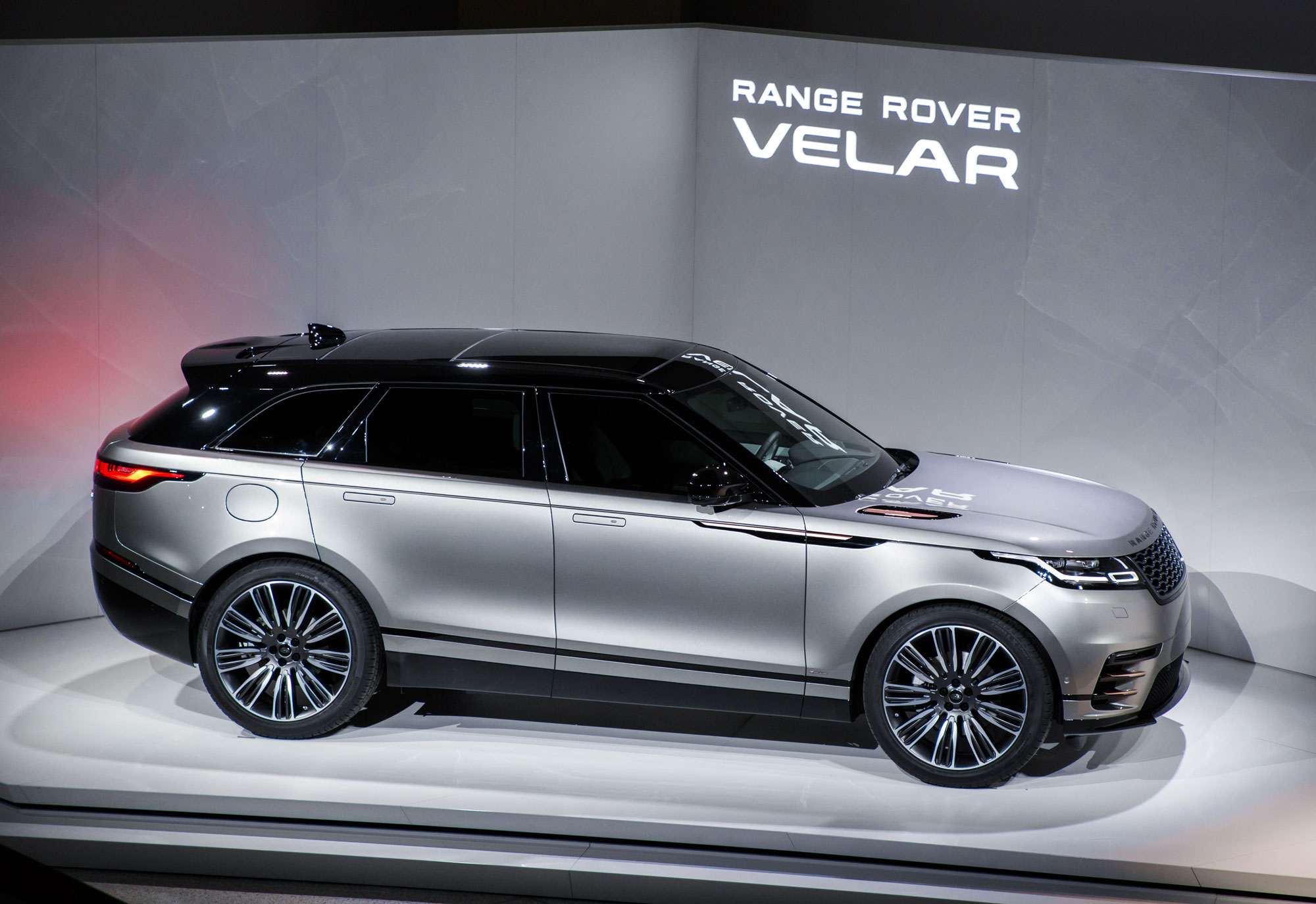 L60v-zJx8tM-4Xf2J4I6cdyGgzGEUusE_Range_Rover_Velar_Reveal_009.jpg