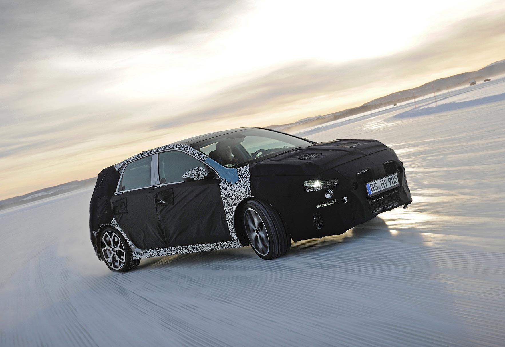 Hyundai-i30-N-Winter-Testing-Sweden_2.jpg