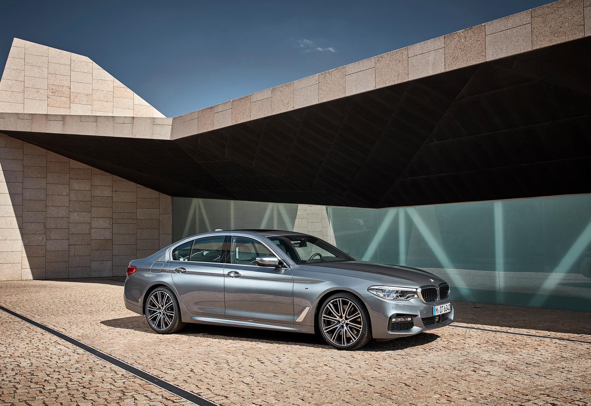 P90237224_highRes_the-new-bmw-5-series.jpg