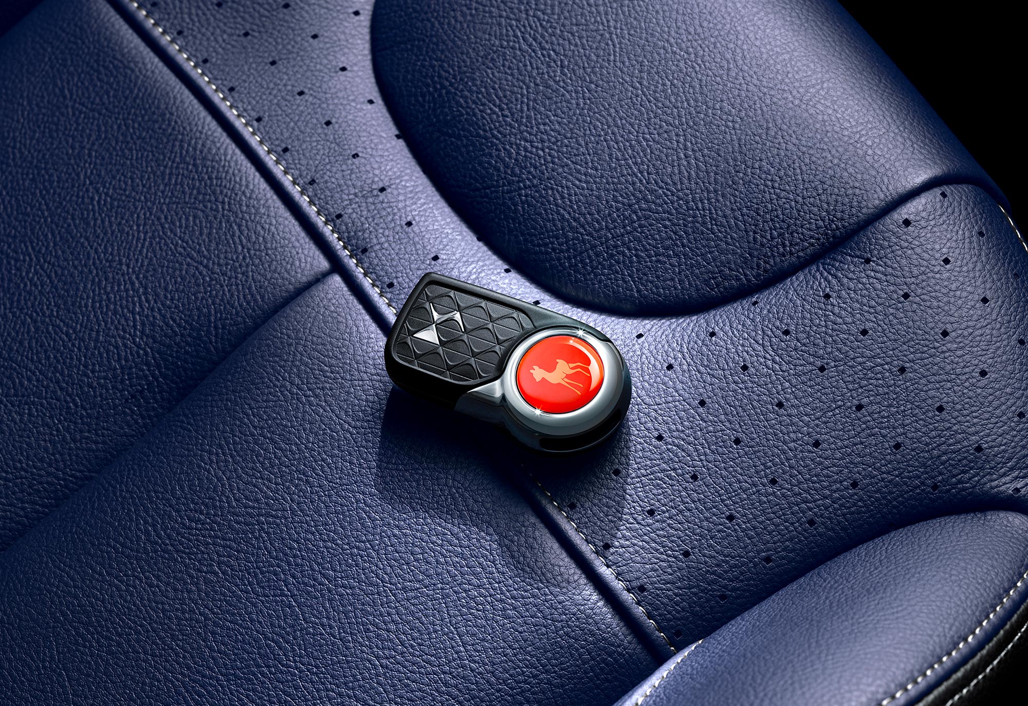DS-3-Inäs-de-la-Fressange-(Blue-leather-seats).jpg