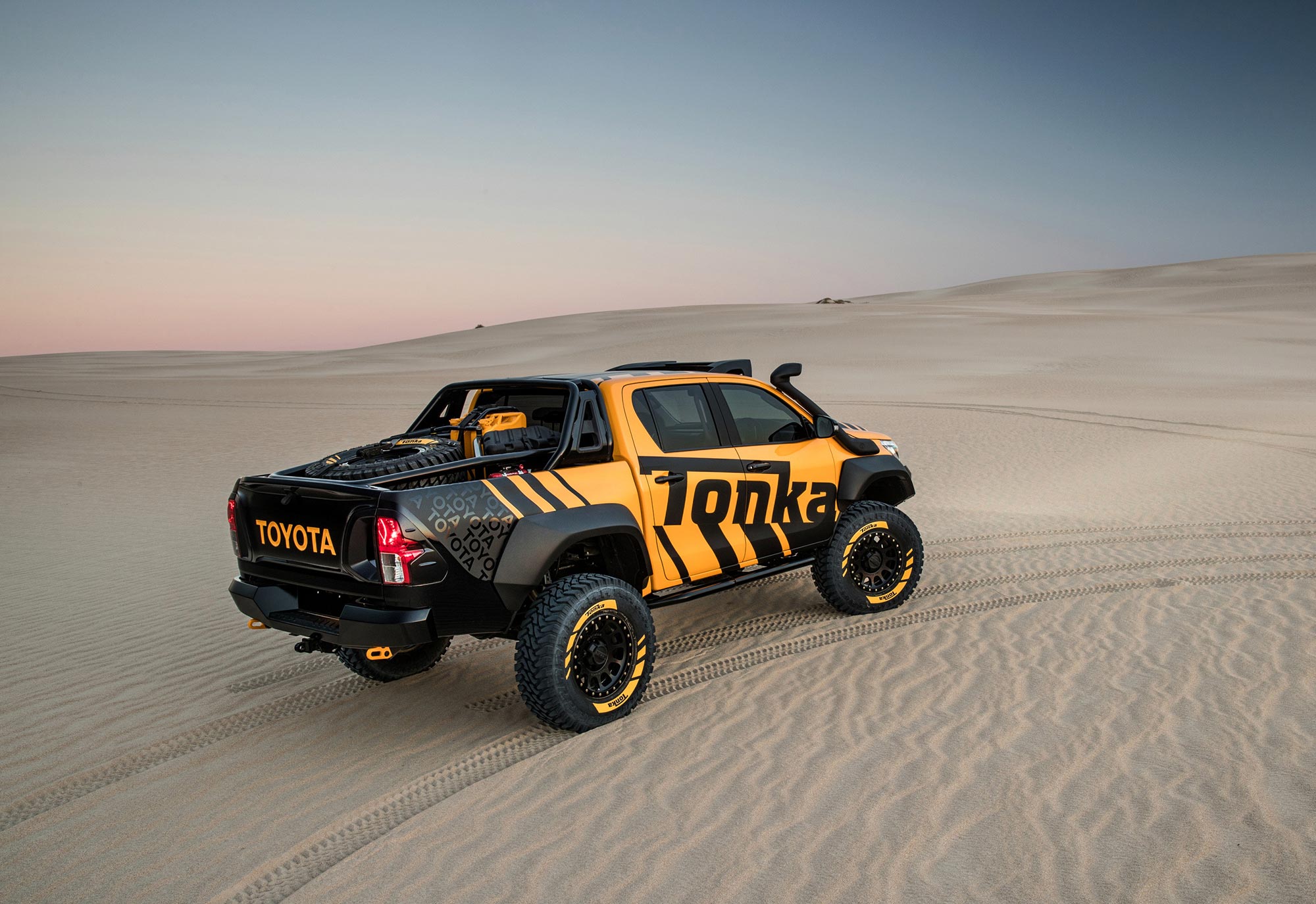 hr_17_HiLux_Tonka_Concept_11.jpg