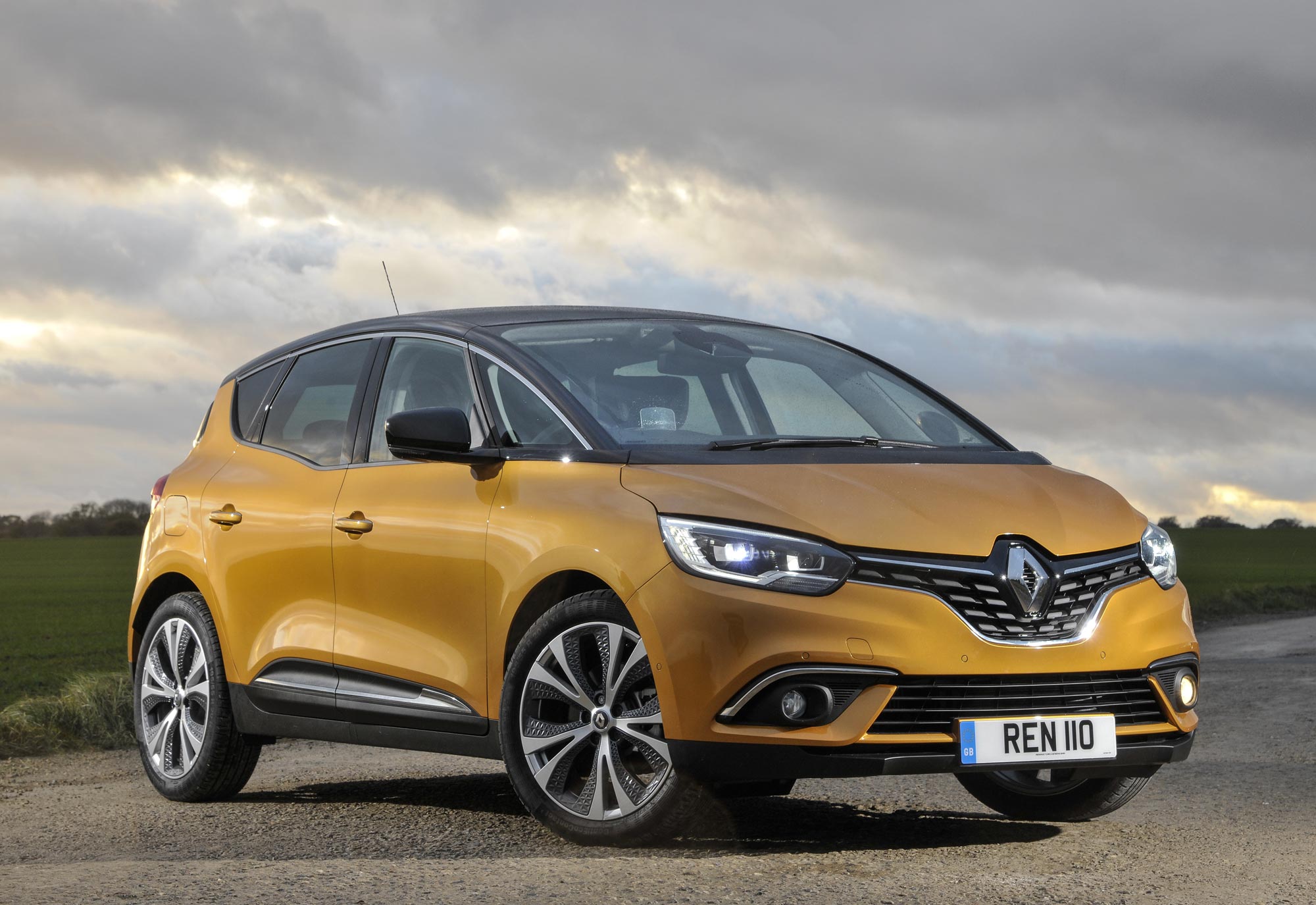 All-New-Renault-Scénic-Dynamique-S-dCi-110-(11).jpg