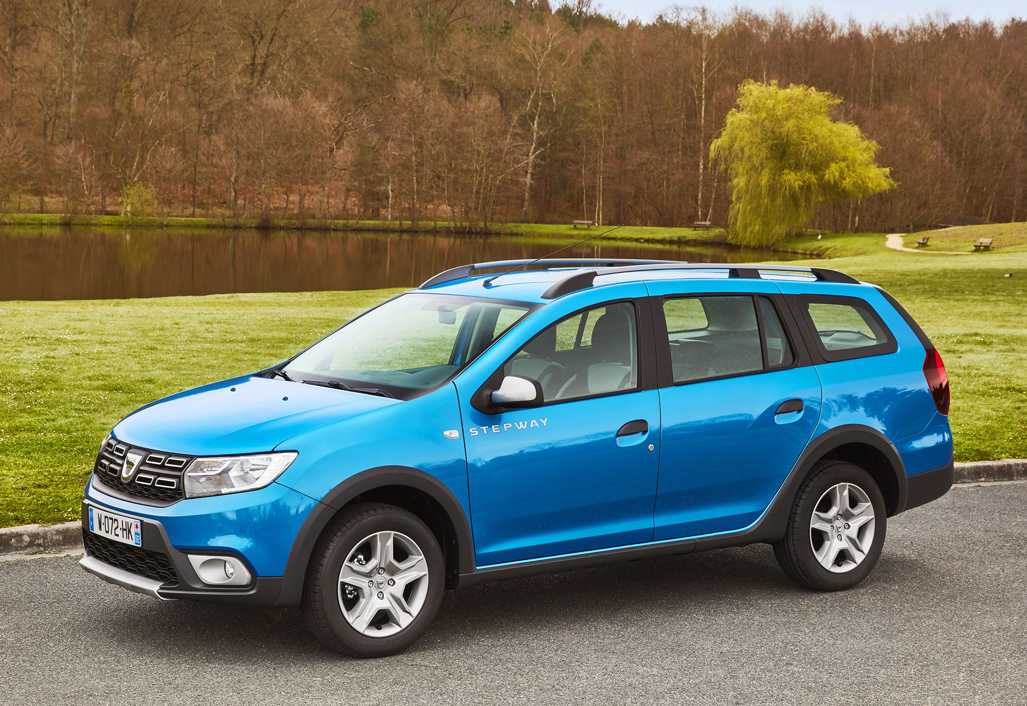 Dacia-announces-Logan-MCV-Stepway-UK-pricing--specification-EMBARGO-09h00-020517-(3).jpg