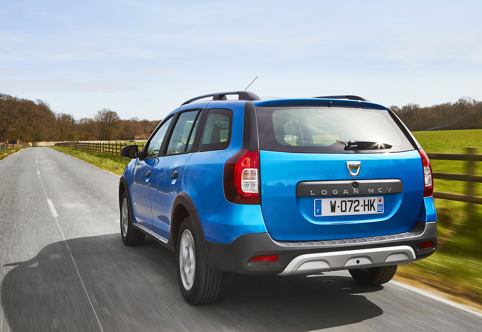 Dacia-announces-Logan-MCV-Stepway-UK-pricing-specification-EMBARGO-09h00-020517-(6).jpg