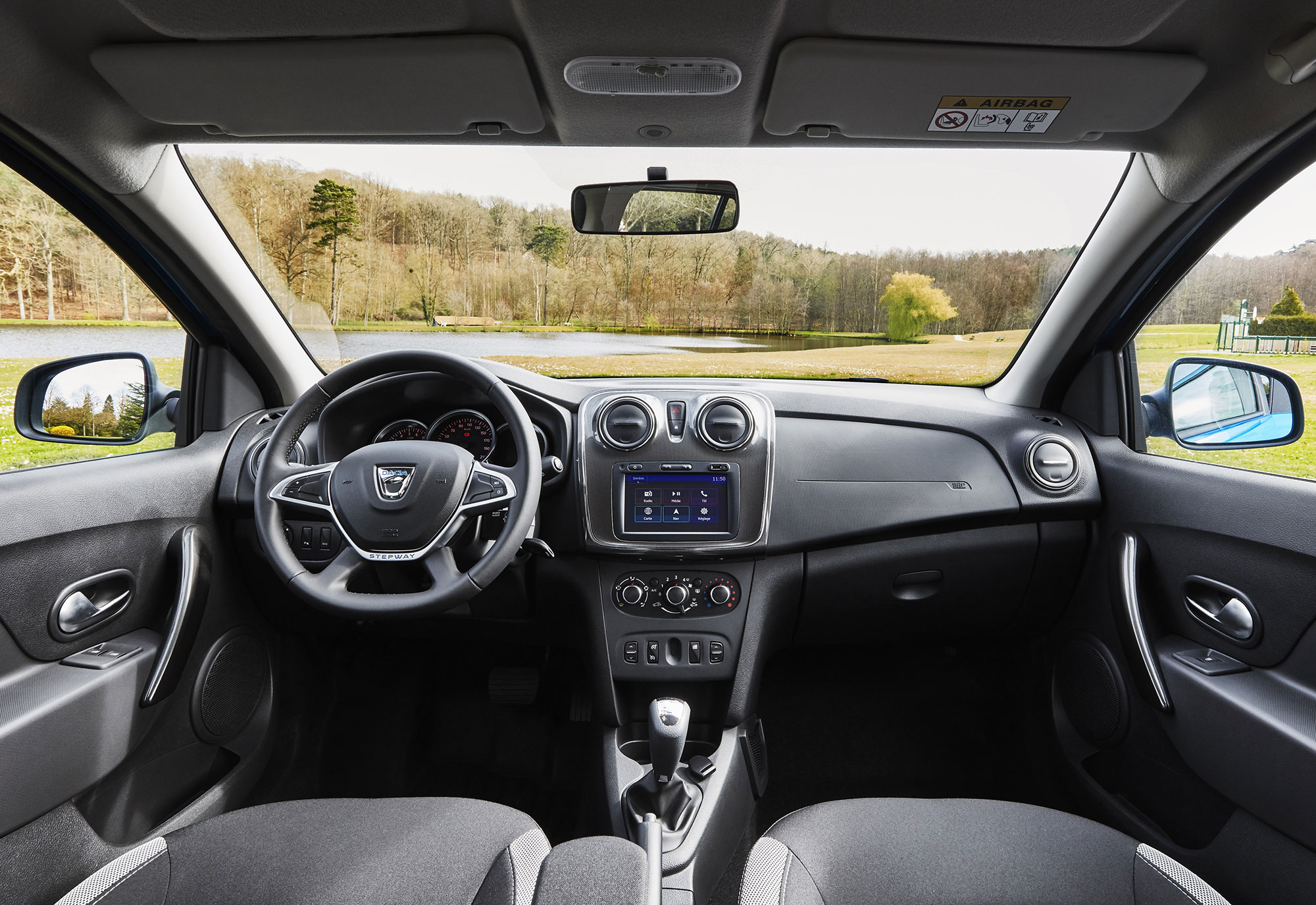 Dacia-announces-Logan-MCV-Stepway-UK-pricing-specification-EMBARGO-09h00-020517-(10).jpg