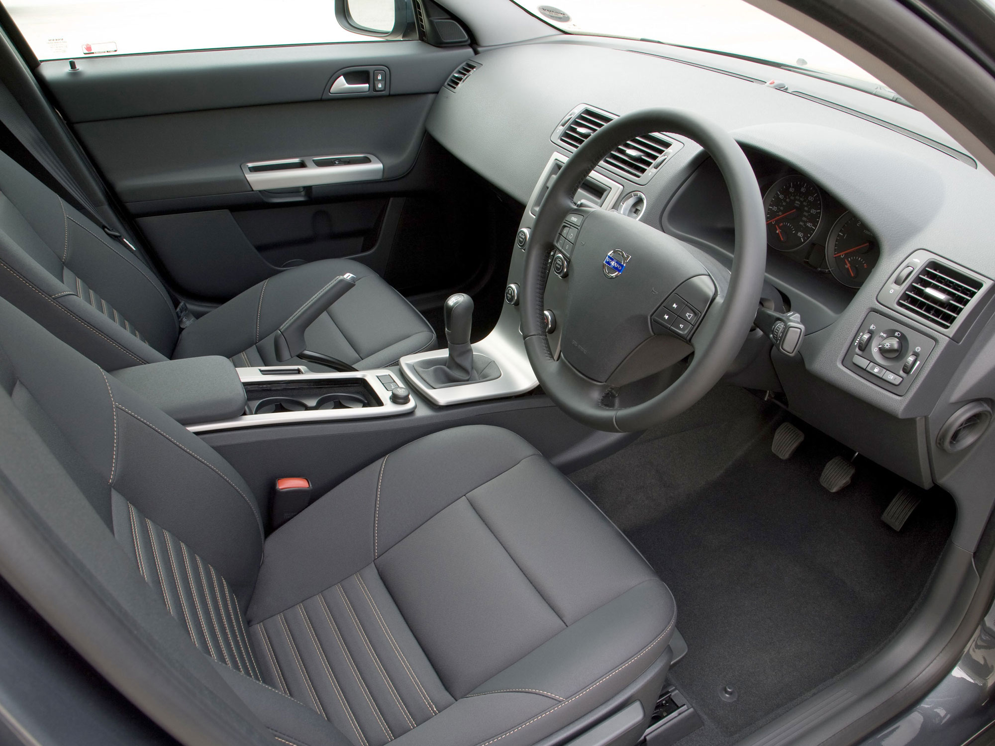 Volvo-C30-08.jpg