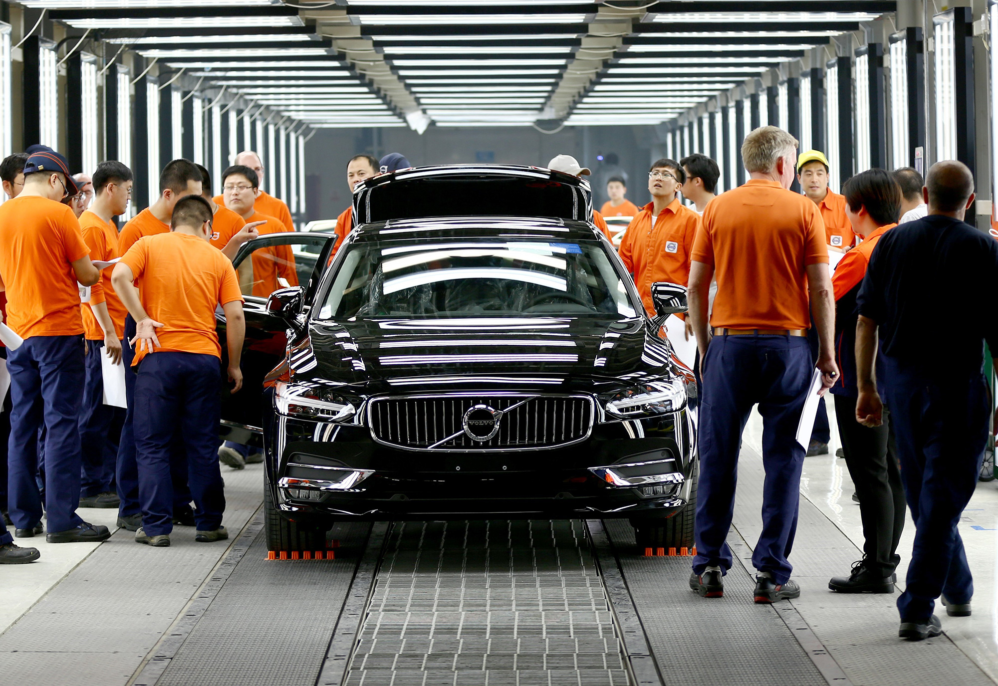 199978_Pre_production_of_the_new_Volvo_S90_in_the_Daqing_manufacturing_plant.jpg