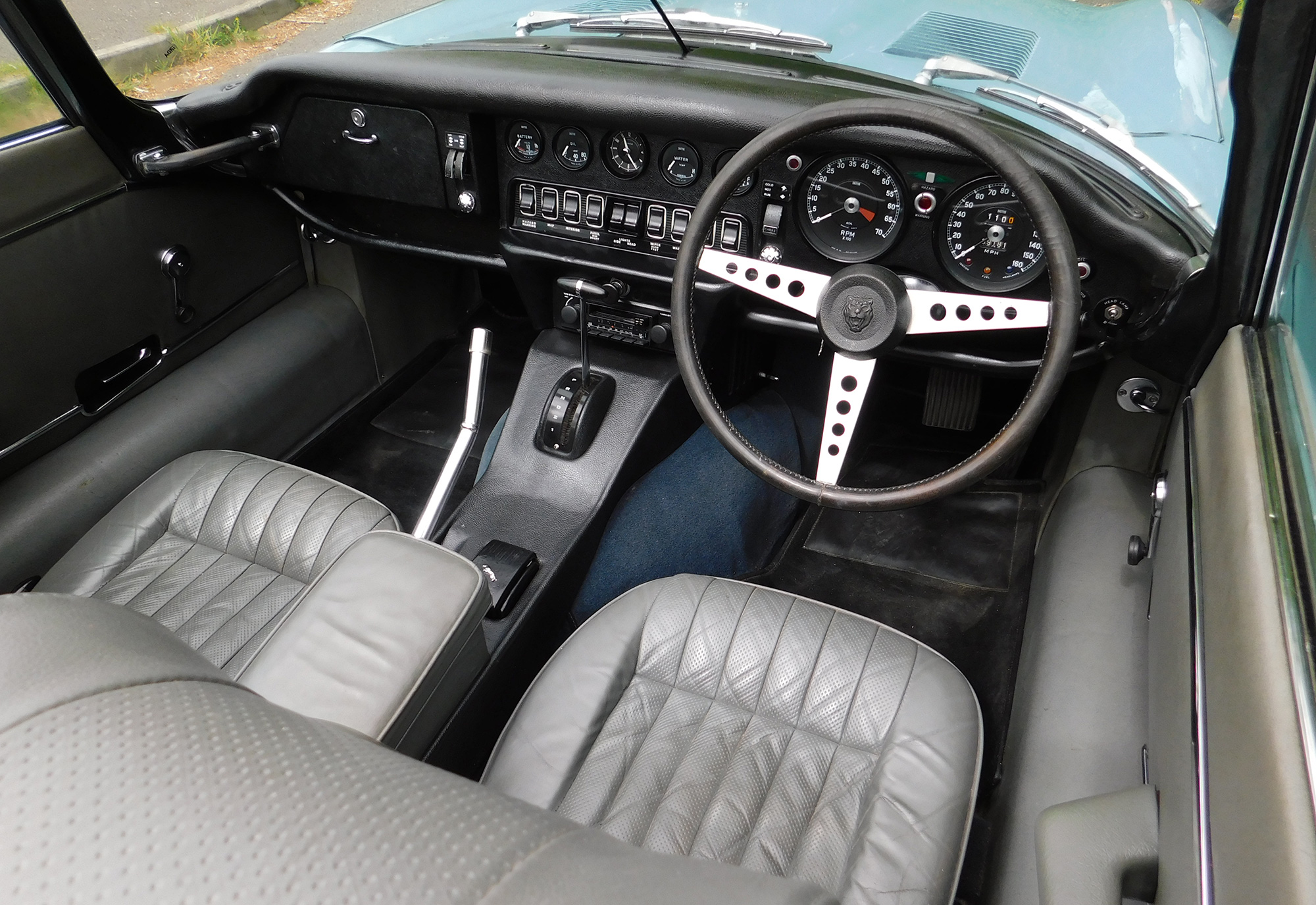 1971-Jaguar-E-Type-Series-III-V12-Roadster-interior.jpg