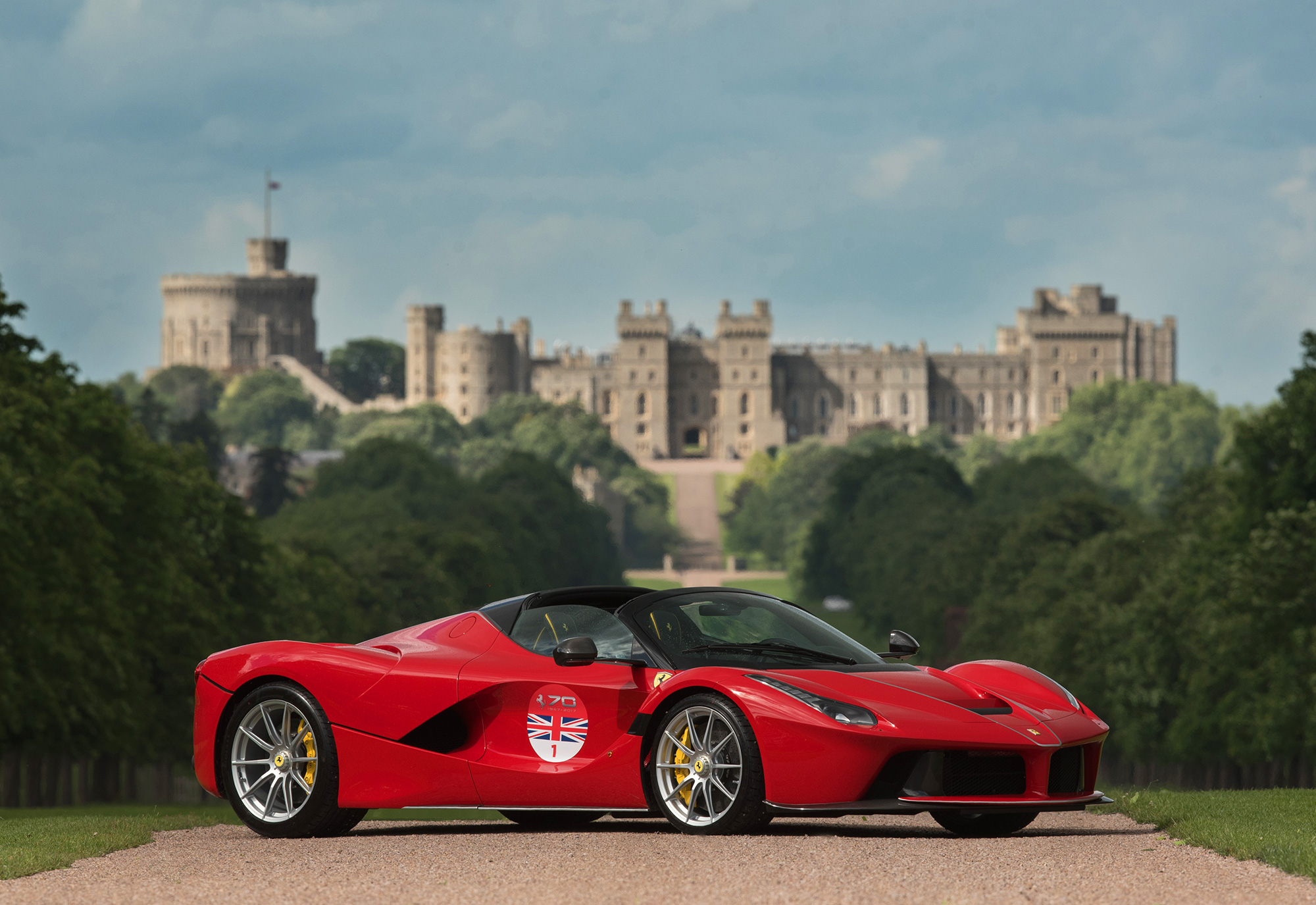 LaFerrari-Aperta-and-Windsor-Castle.jpg