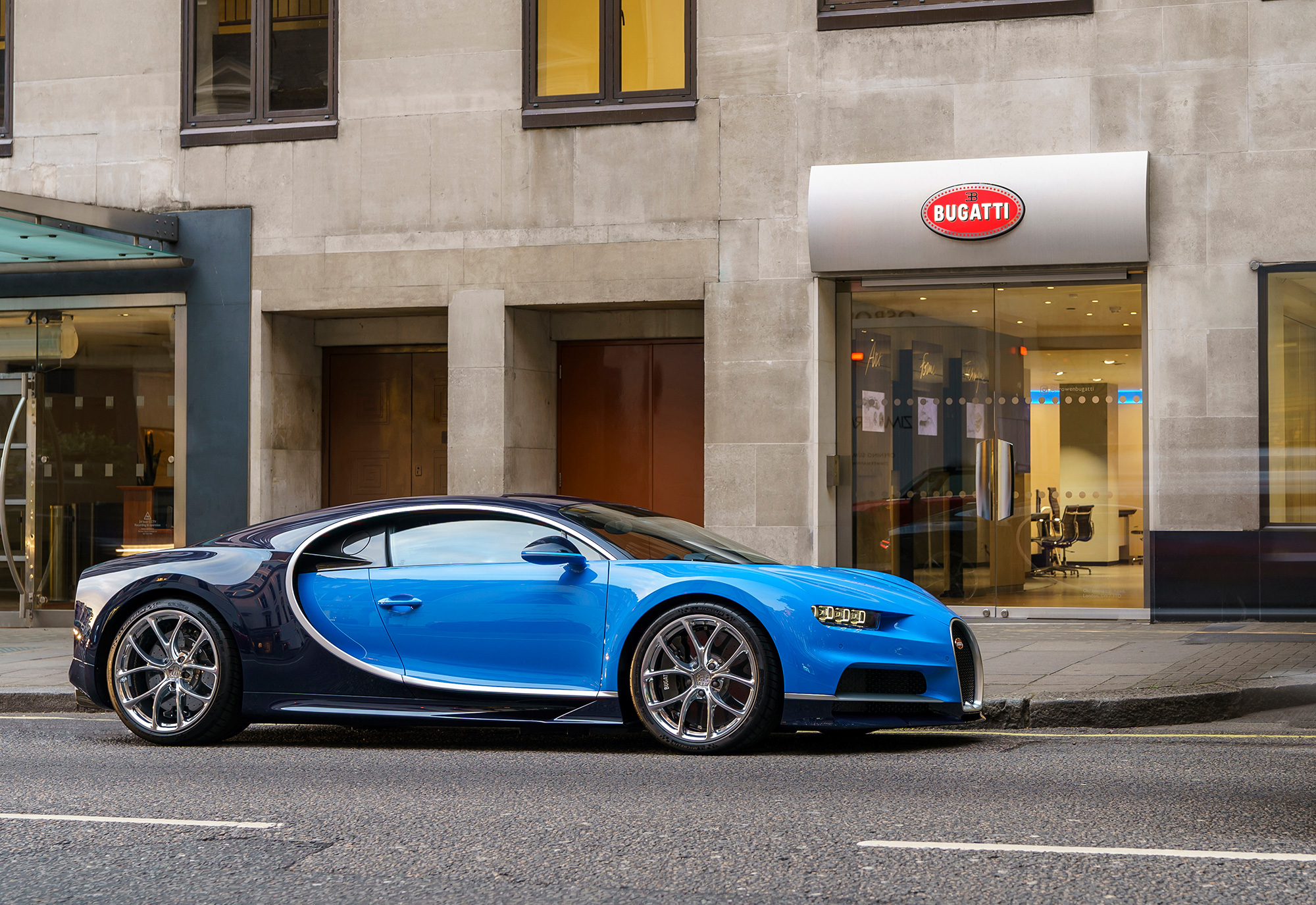 02_First_Chiron_customer_car_UK.jpg
