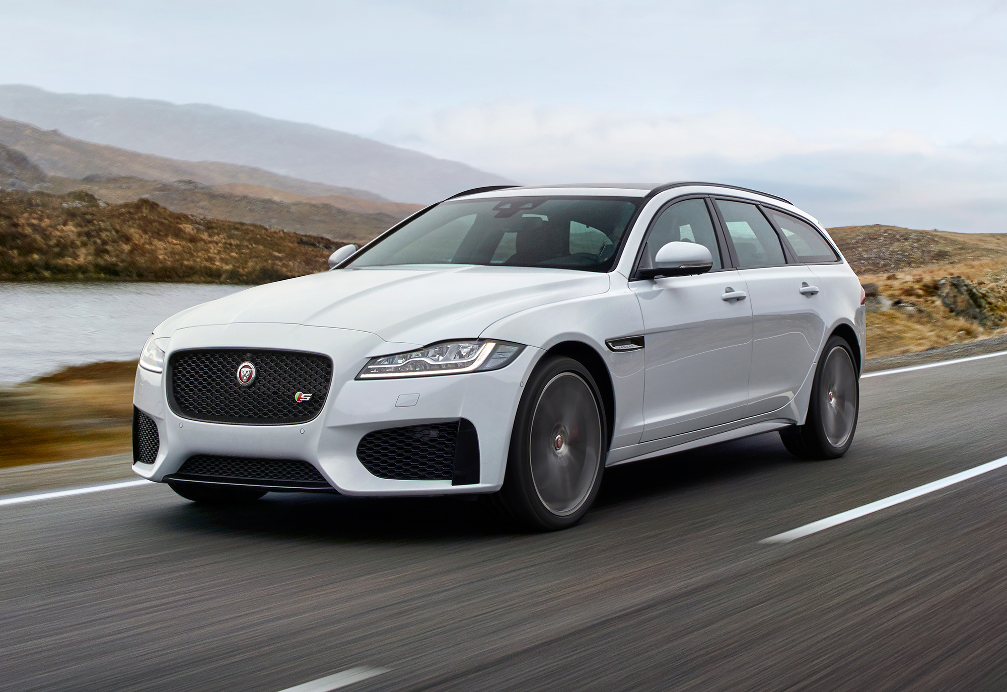 Jaguar_XF-Sportbrake_Location_Exterior_140617_01.jpg