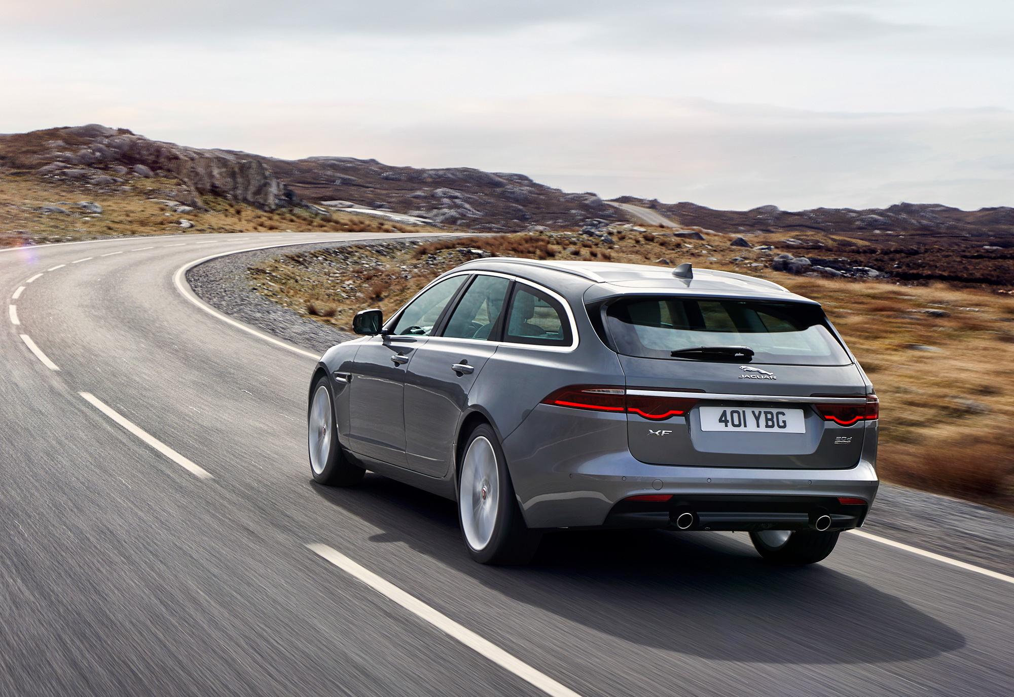Jaguar_XF-Sportbrake_Location_Exterior_140617_08.jpg