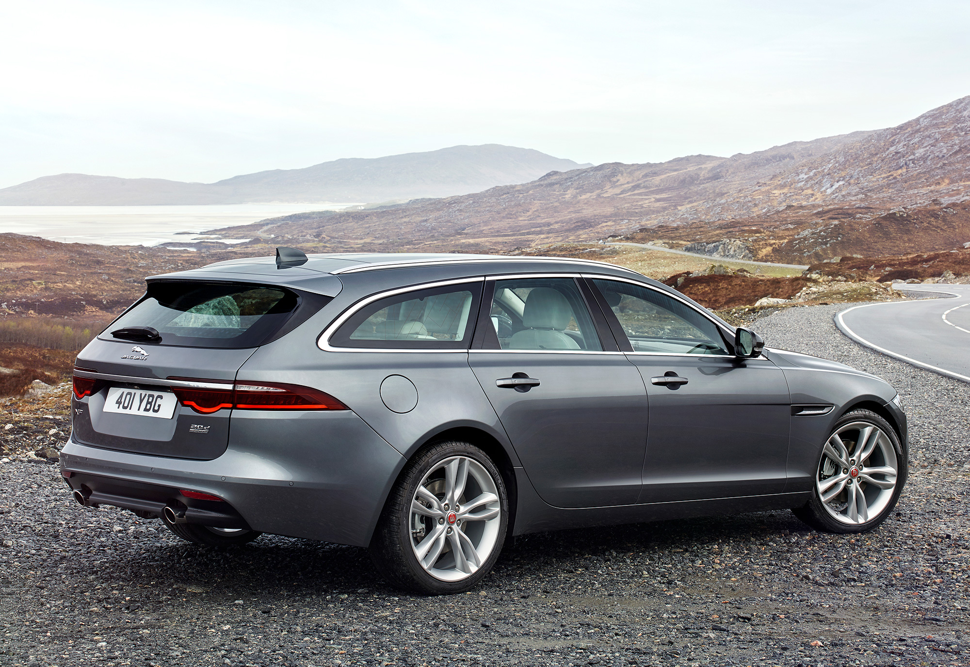 Jaguar_XF-Sportbrake_Location_Exterior_140617_11.jpg