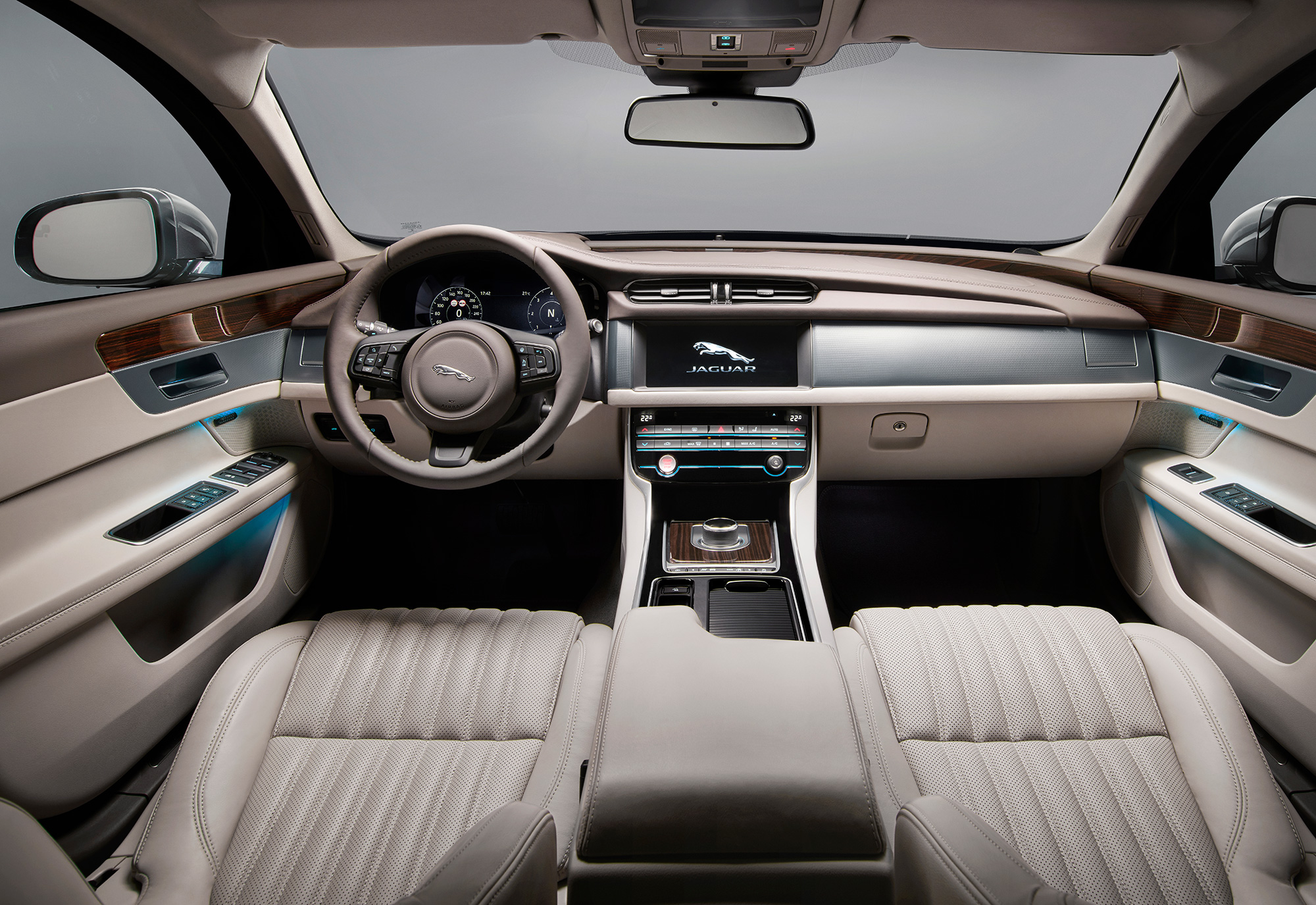 Jaguar_XF-Sportbrake_Studio_Interior_140617_09.jpg