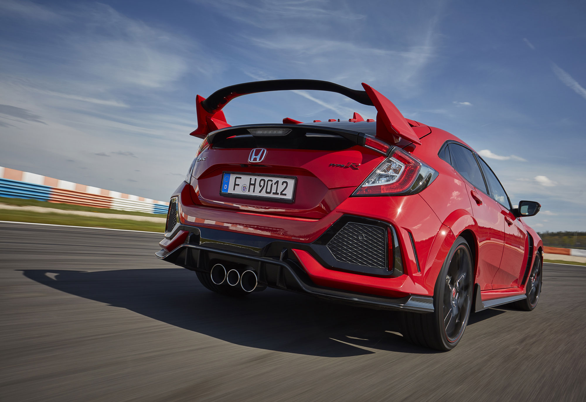 2017-Honda-Civic-Type-R-(16).jpg