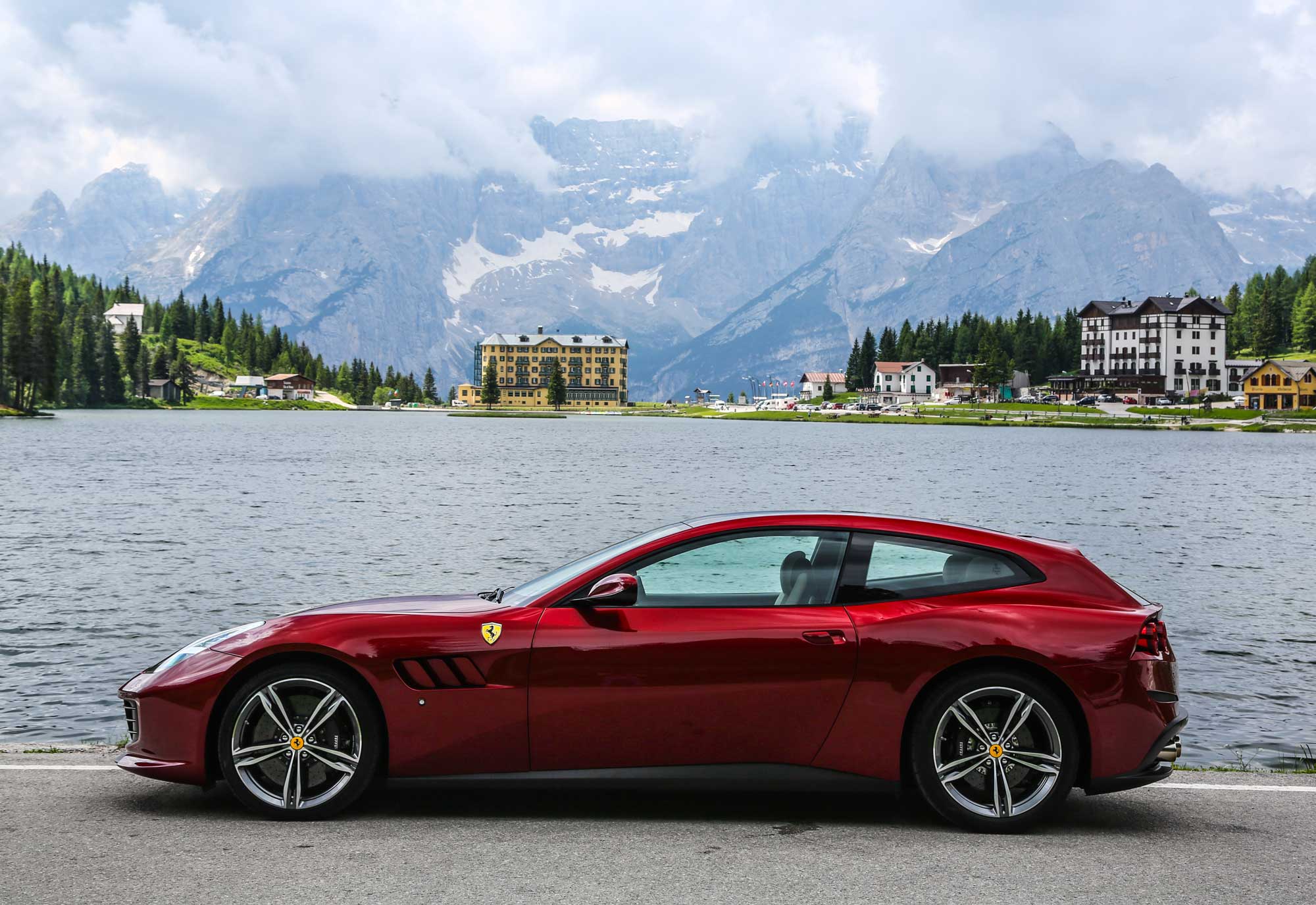 160492-car_Ferrari-GTC4Lusso.jpg