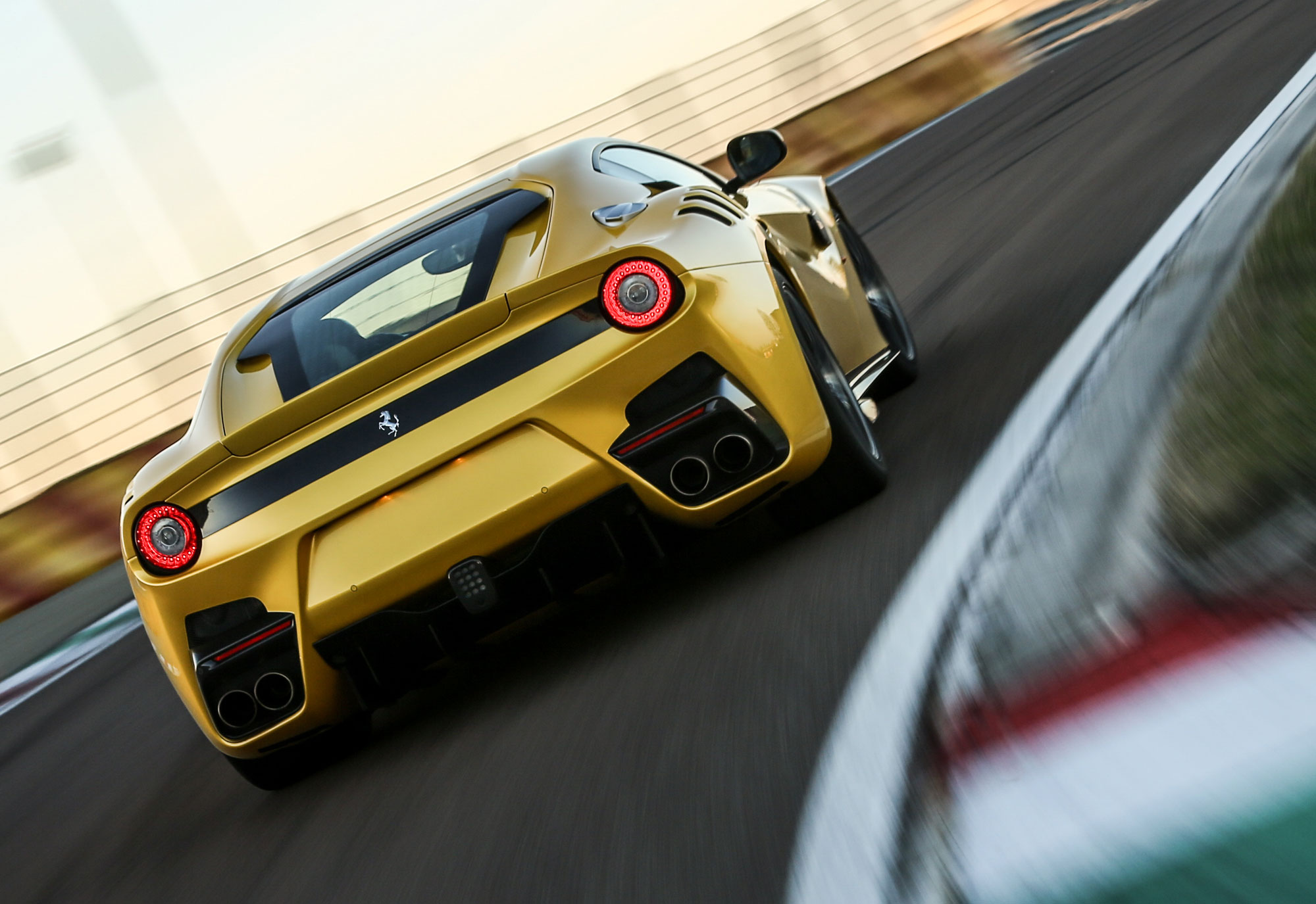 150697_car-f12tdf.jpg