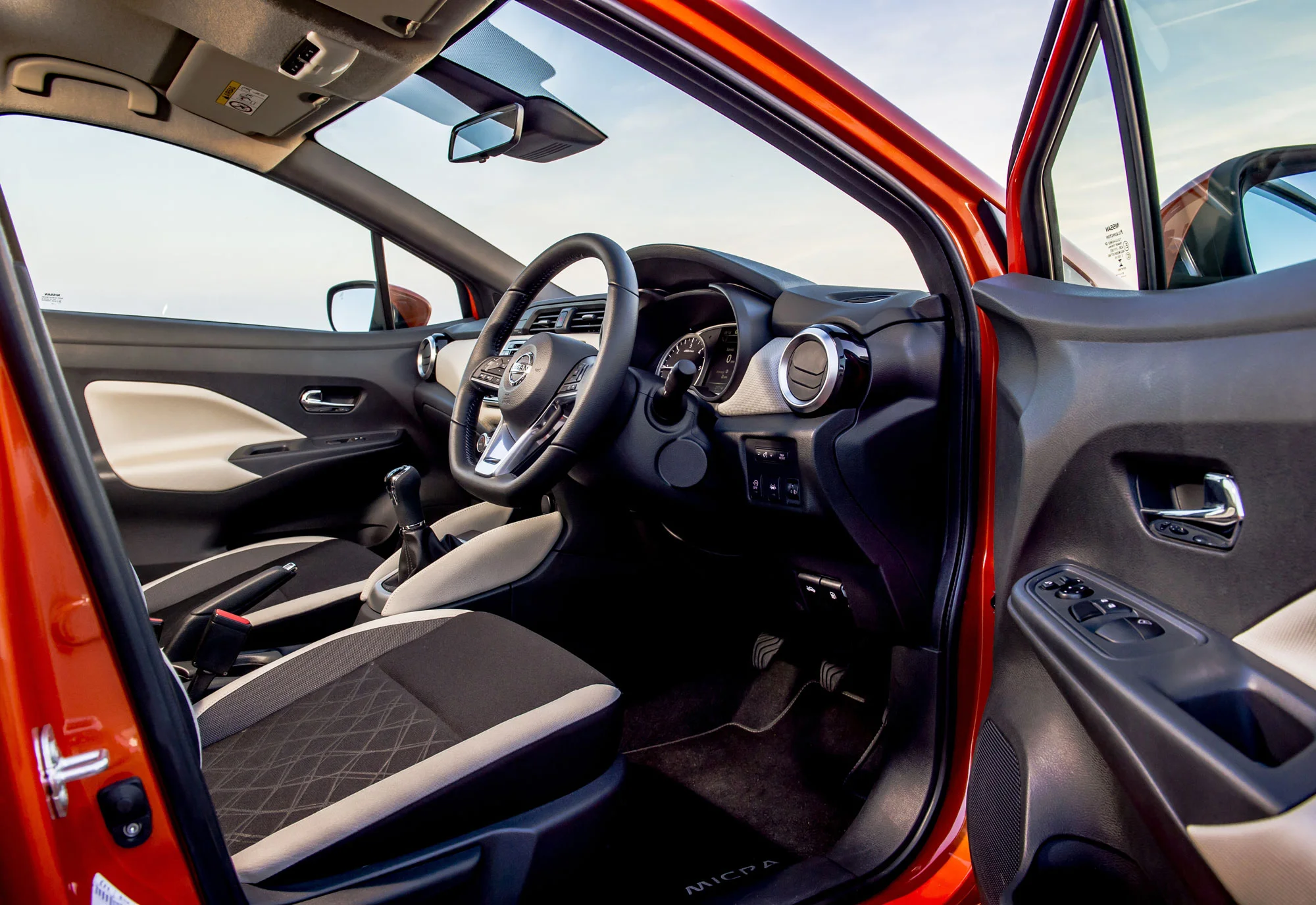 Nissan_Micra-2017-061.jpg
