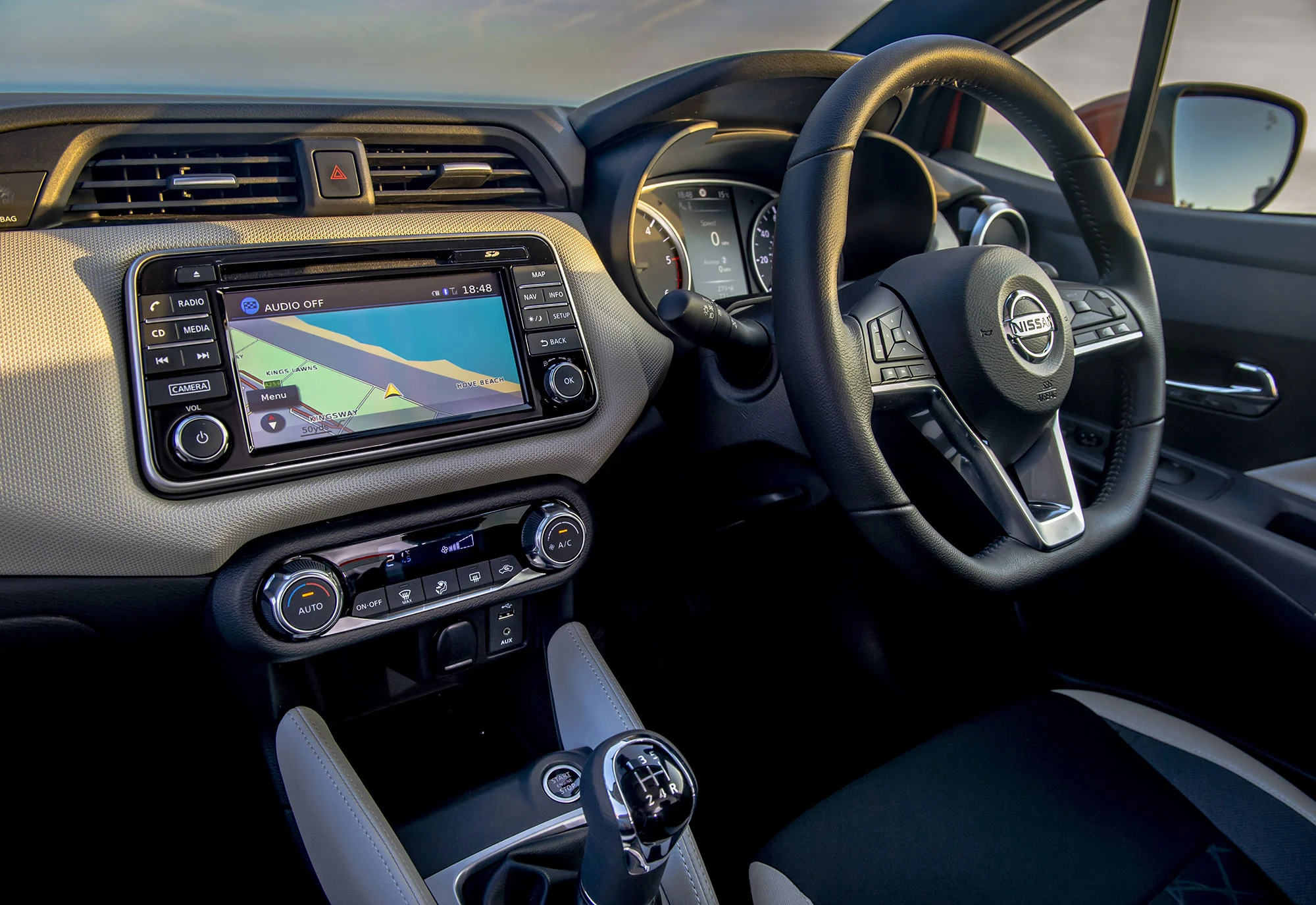 Nissan_Micra-2017-070.jpg